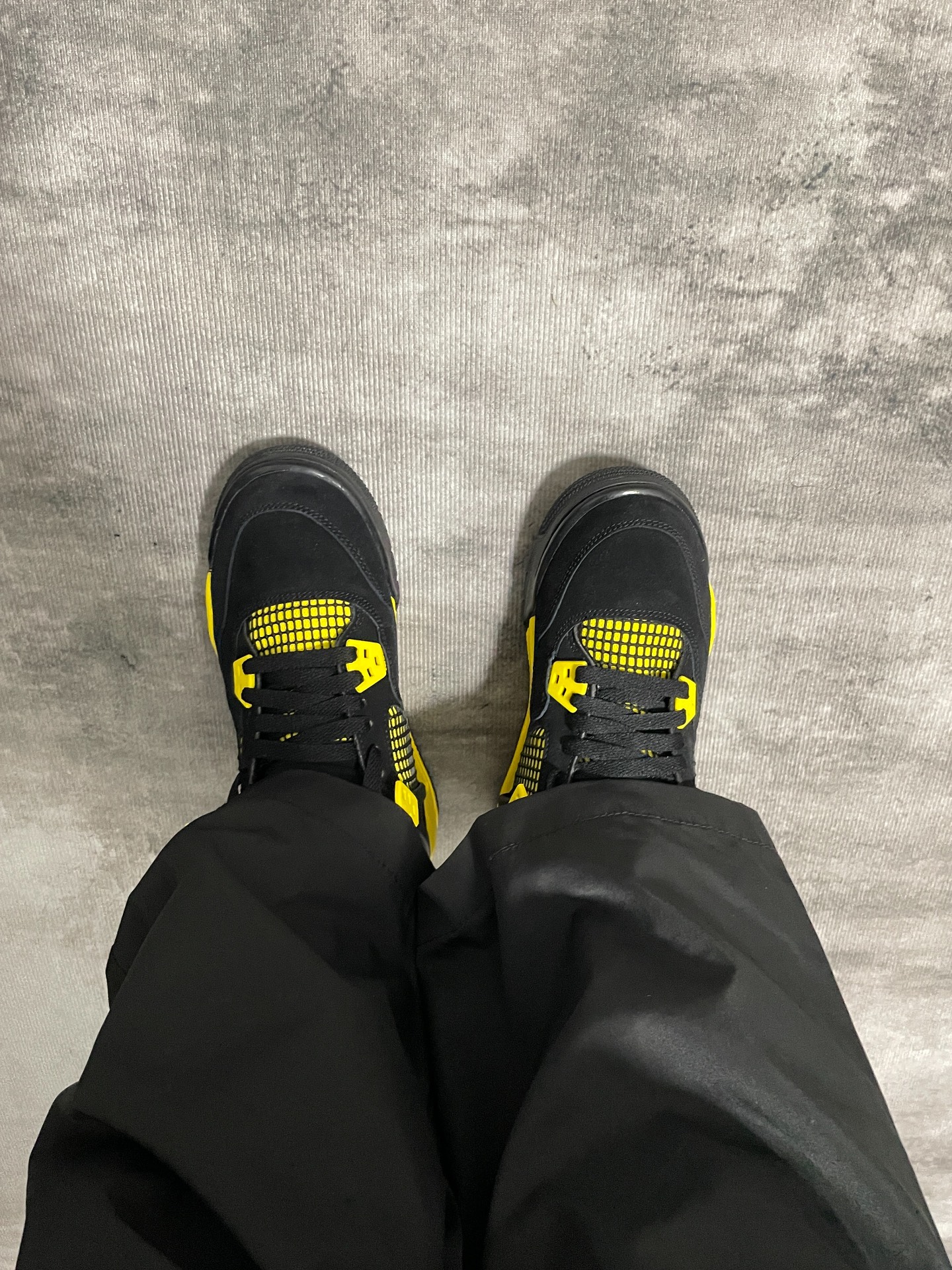 custom review-Jordan 4 Retro Thunder 2023 GS