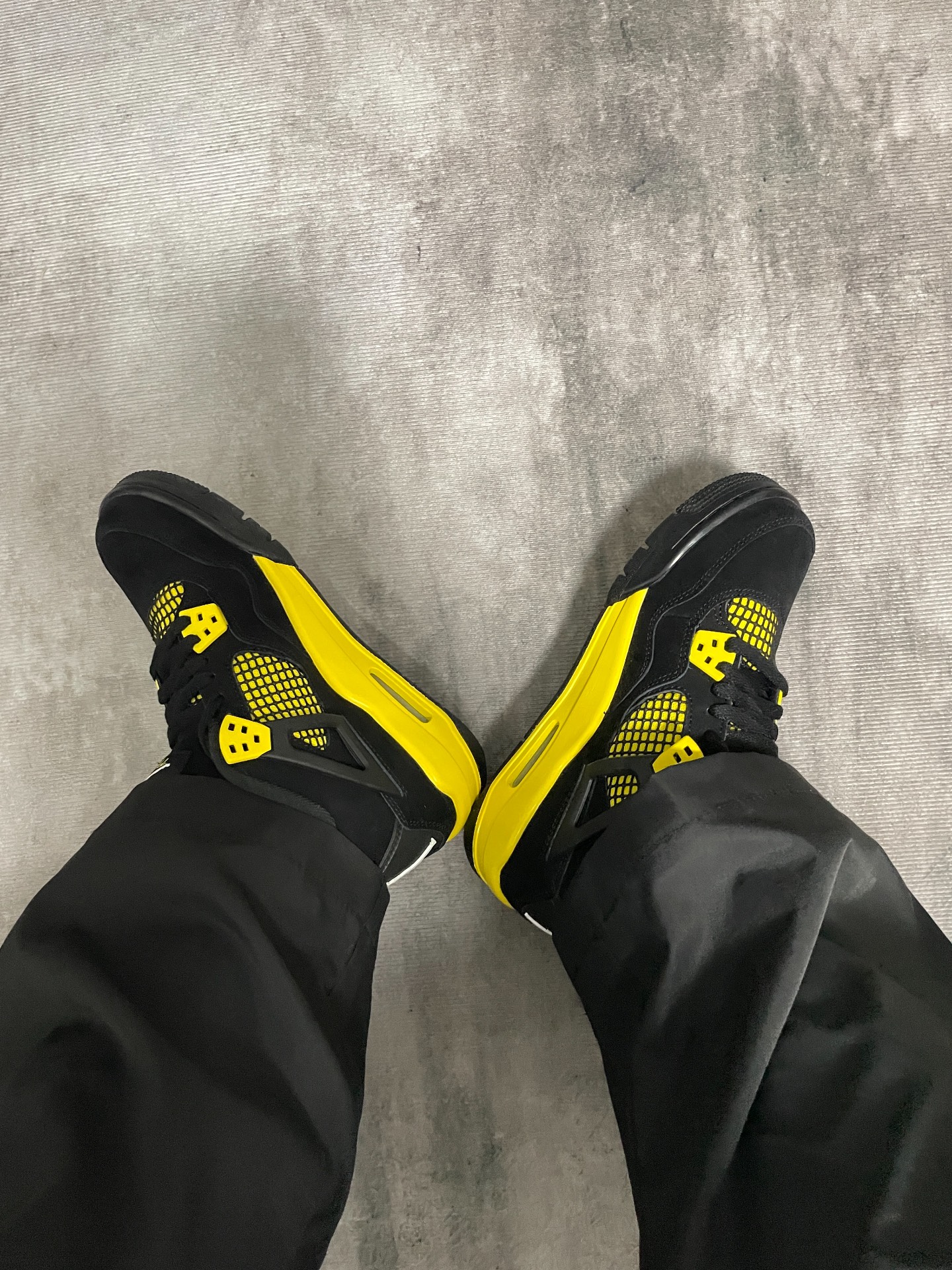custom review-Jordan 4 Retro Thunder 2023 GS
