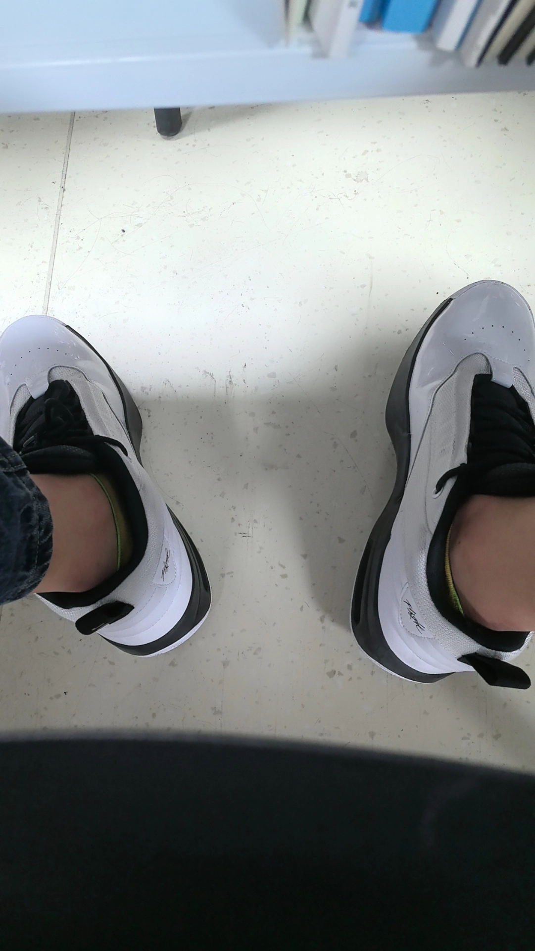 custom review-Jordan Max Aura 6 Нижняя юбка Устойчивая к истиранию Низкий Топ Кэжуал Мужской Белый