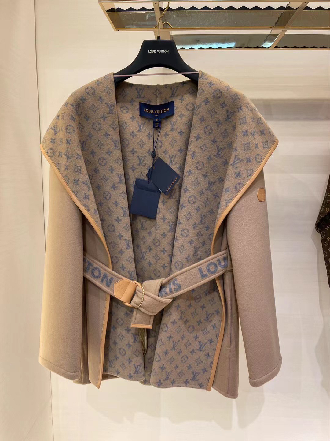 lv|奶茶色大衣好看🤩