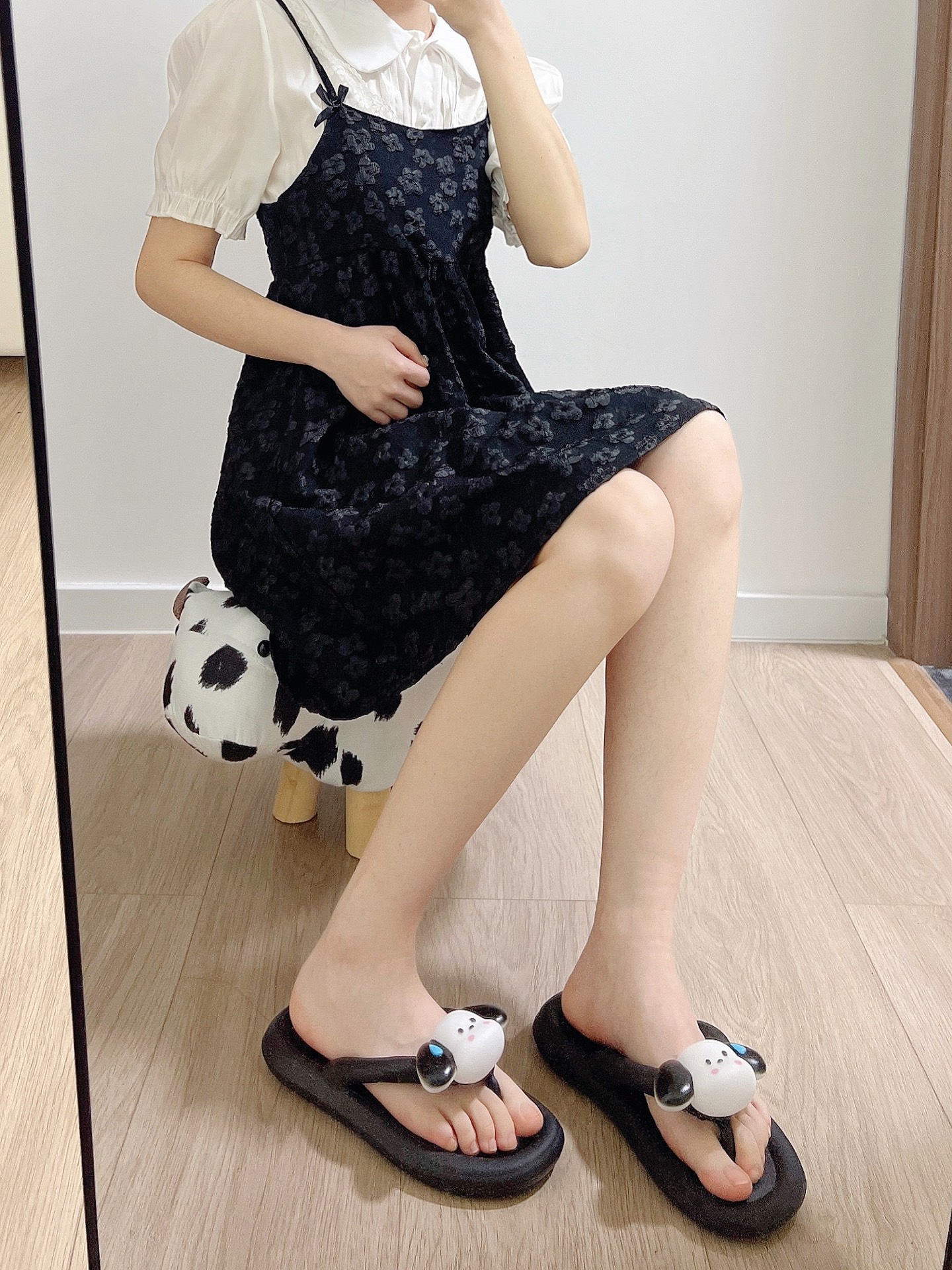 就连洗澡也穿哈哈
是一双比较防滑的拖鞋
#拖鞋夏日宝藏拖 
#女生的宝