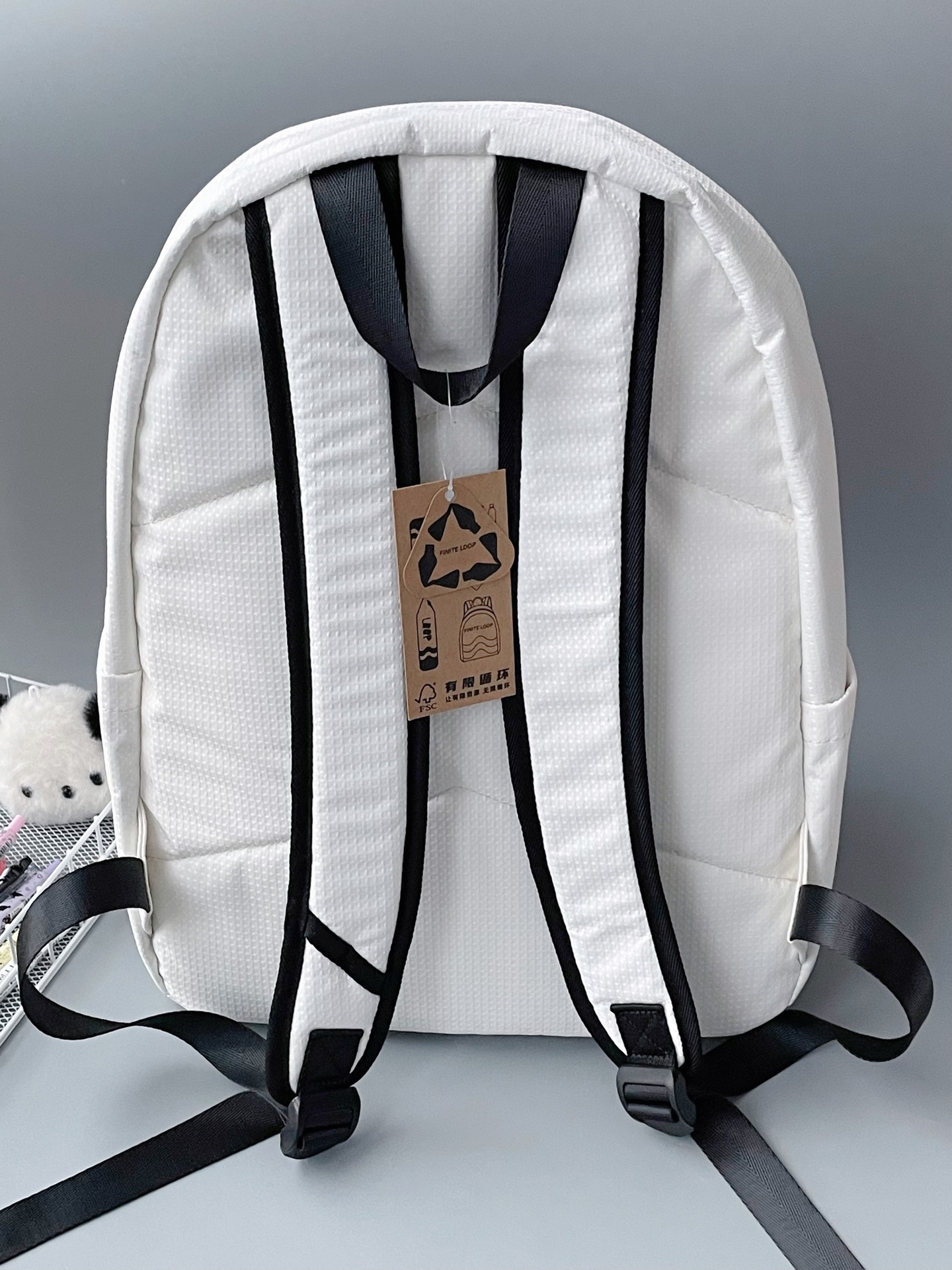 起猛了!这个双肩包居然是用回收的塑料瓶做的!