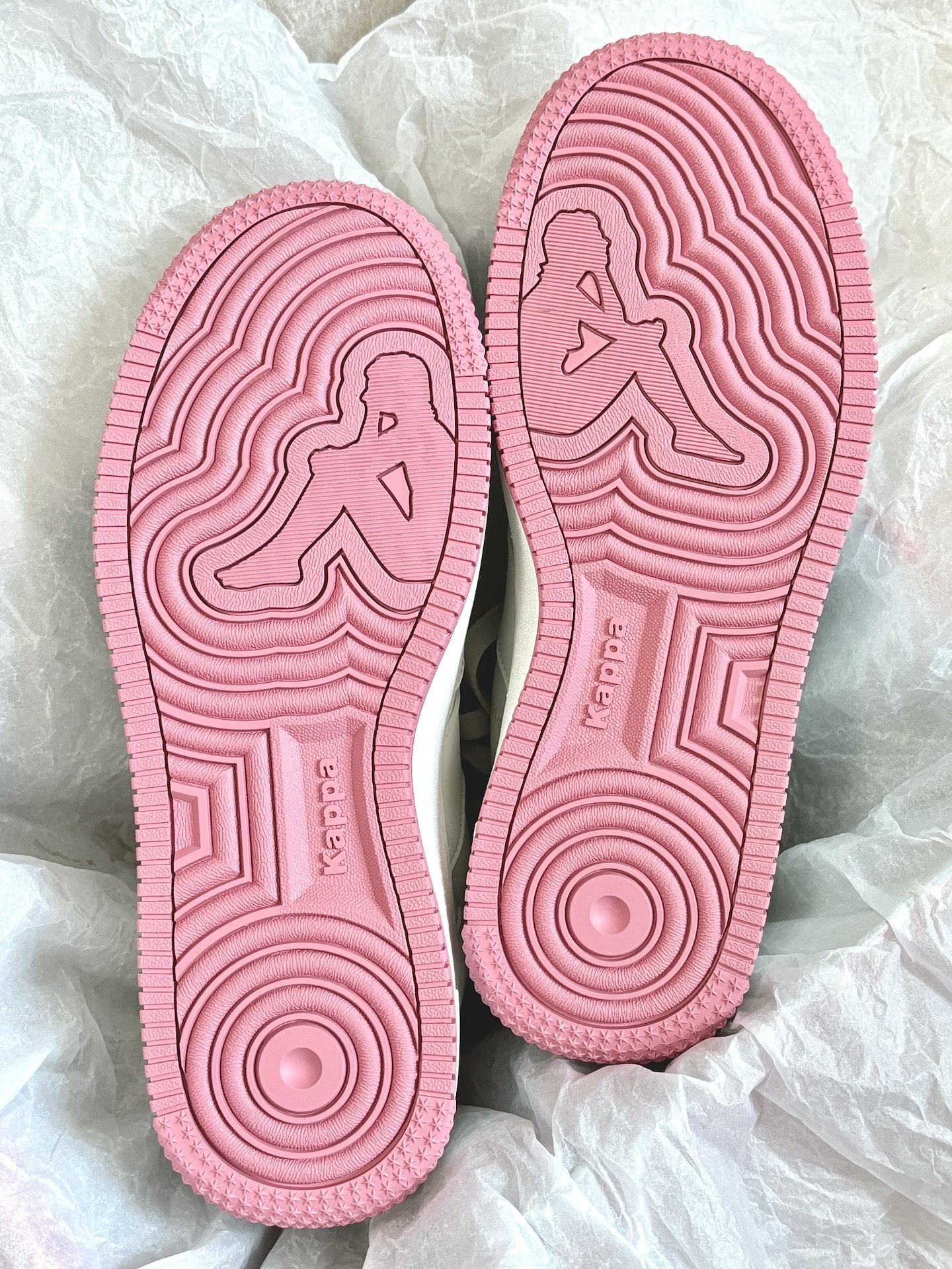 连鞋底都这么好看!kappa小白鞋真的有一套!