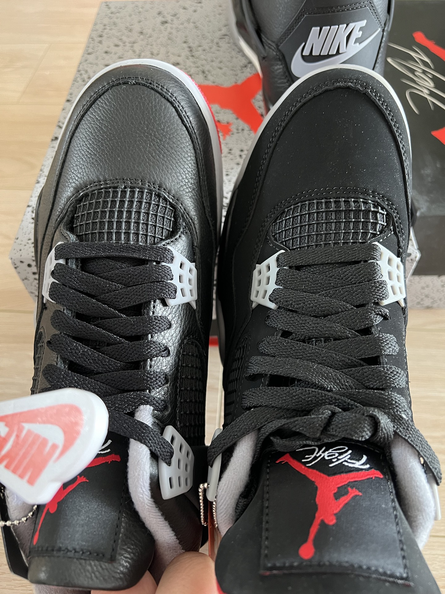 aj4黑红公牛配色24vs19