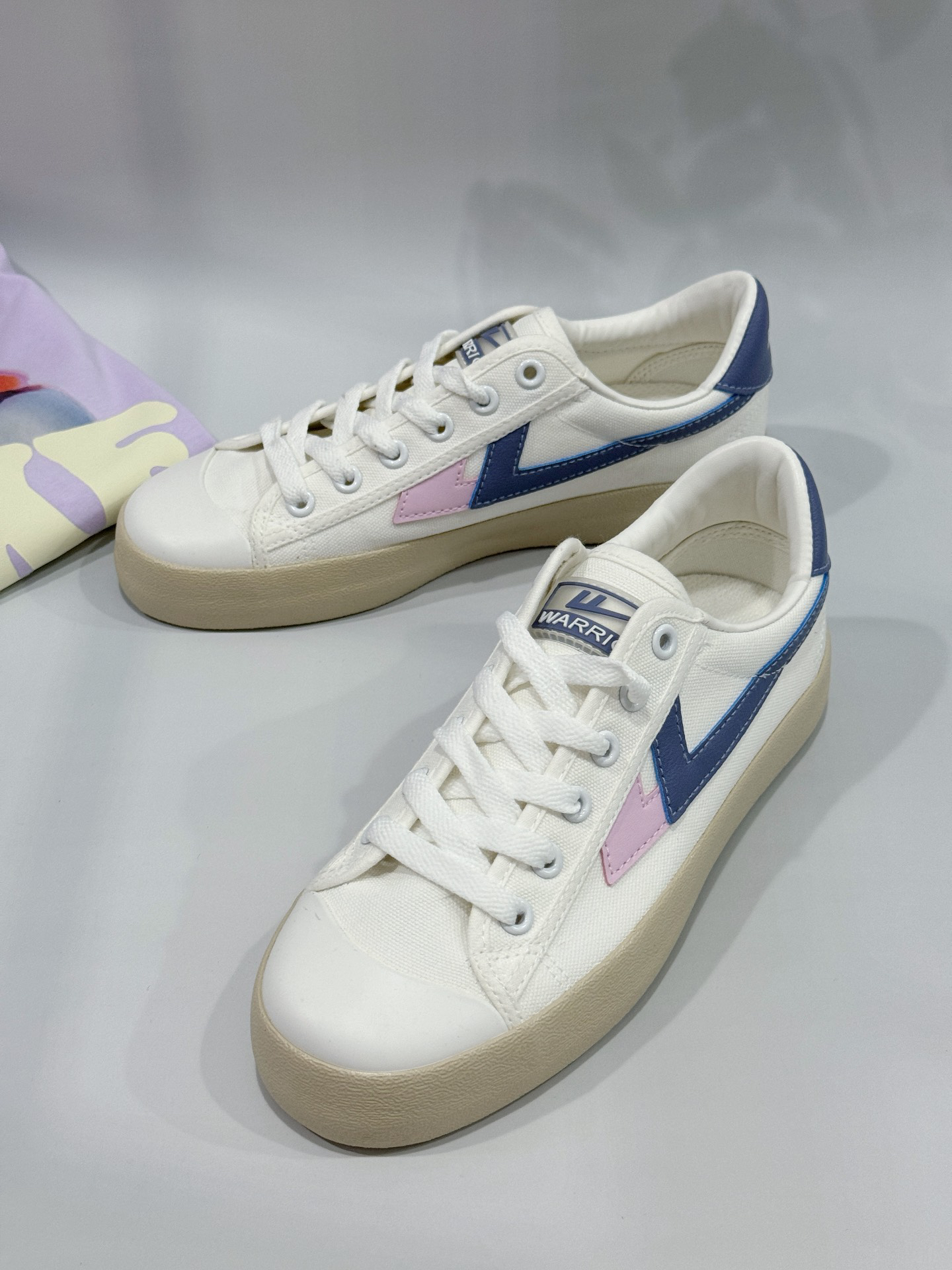 帆布小白鞋活力出街