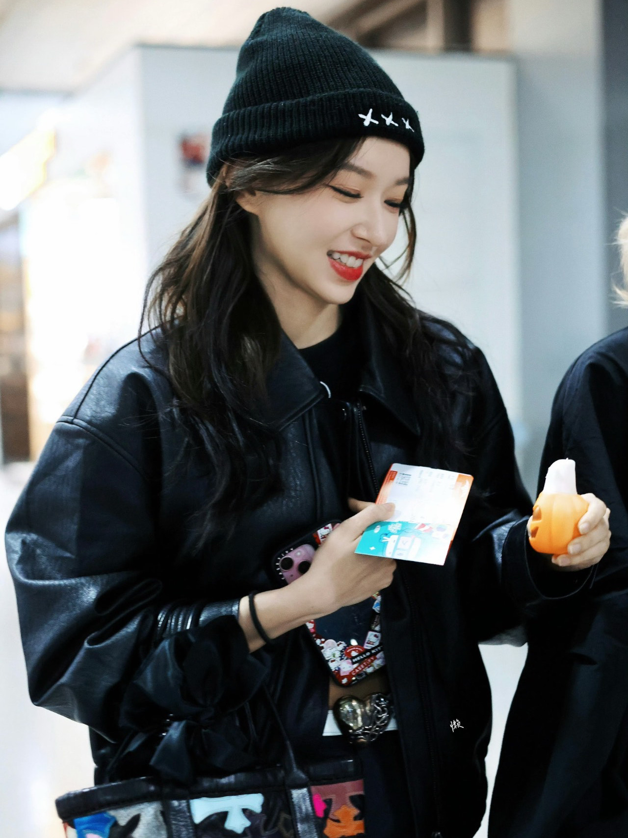 程潇今日all black又美又飒 帅气且时髦的秋日皮夹克穿搭