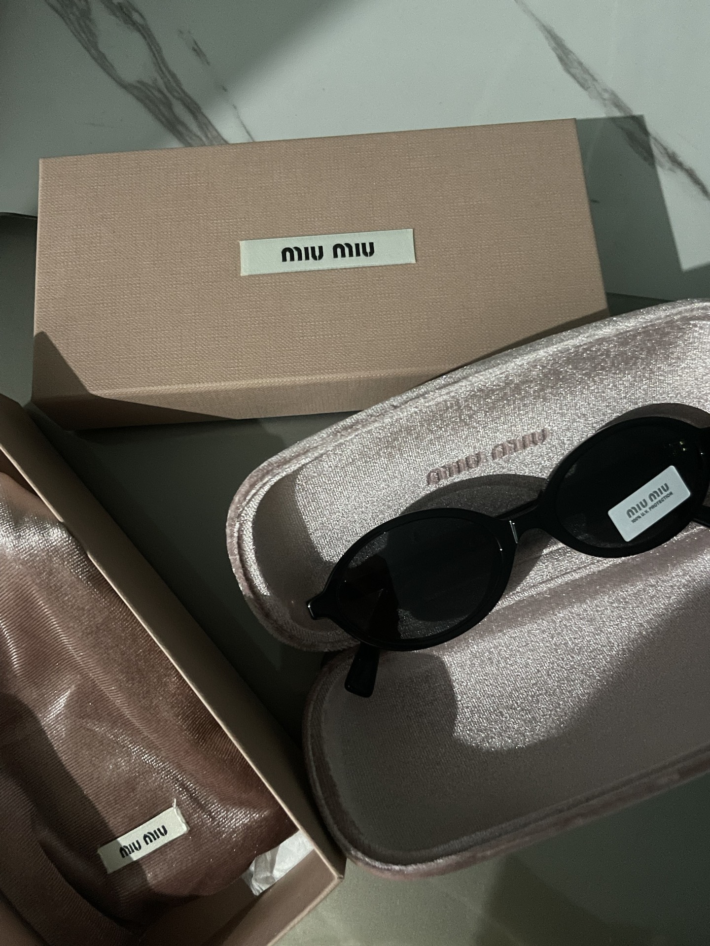 custom review-MIU MIU OVAL SUNGLASSES Унисекс Черный
