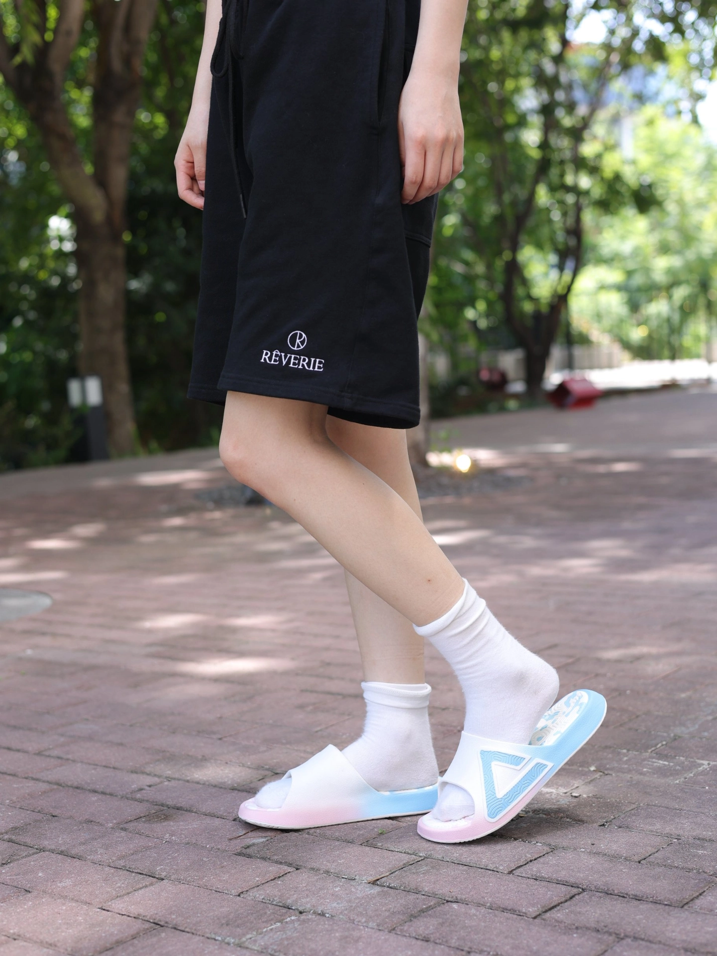 汗脚夏天真的很需要一双拖鞋来日常休闲穿👏
我挑选的这款超级舒服