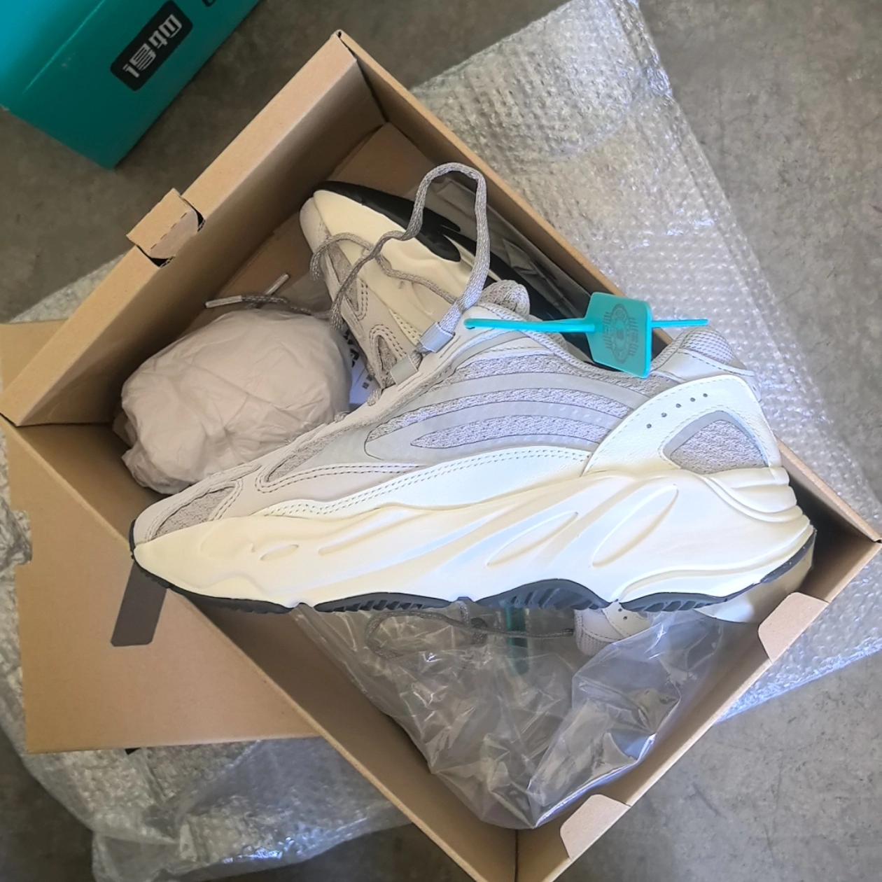 custom review-Adidas Originals Yeezy Boost 700 V2 Серый Белый 'Static' Низкий Топ Толстая Подошва Кроссовки Унисекс 2022 Edition