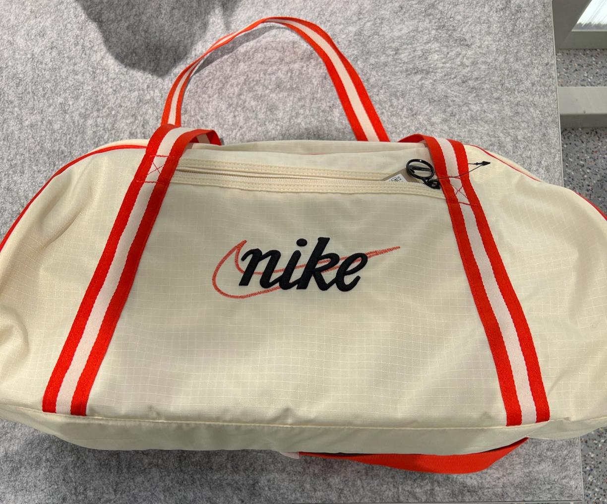 custom review-NIKE Спортивные сумки Кокосовое молоко & Passionate Красный & Черный Унисекс