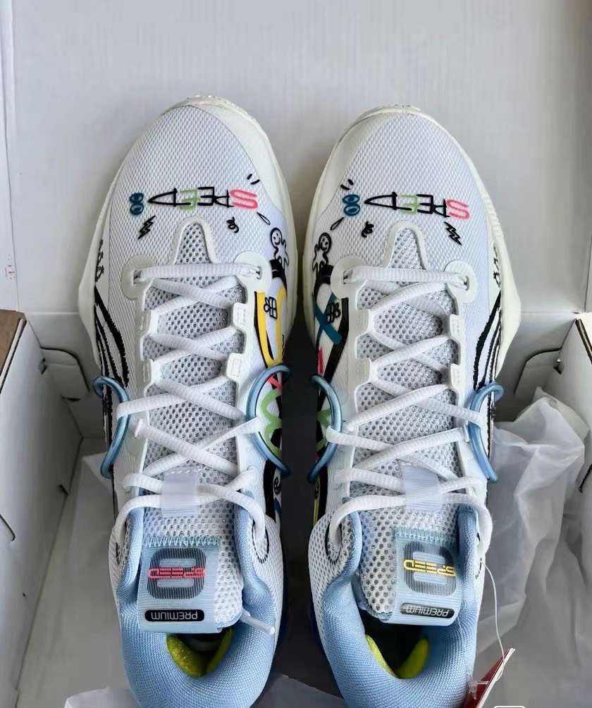 帅的一双鞋子颜值非常高,材质非常有弹性,能够有效减少运动时的冲击力