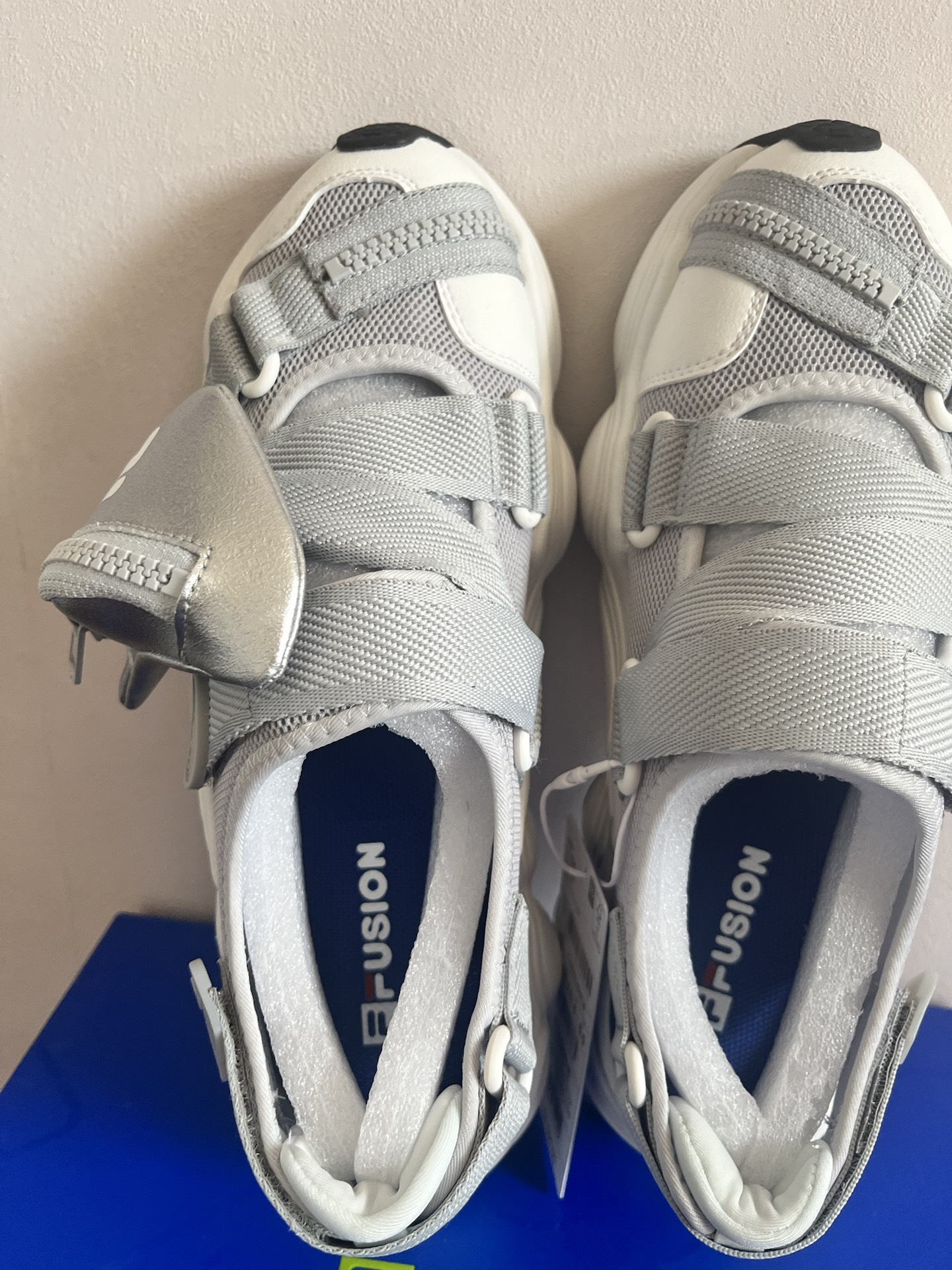 斐乐银色凉鞋酷炫