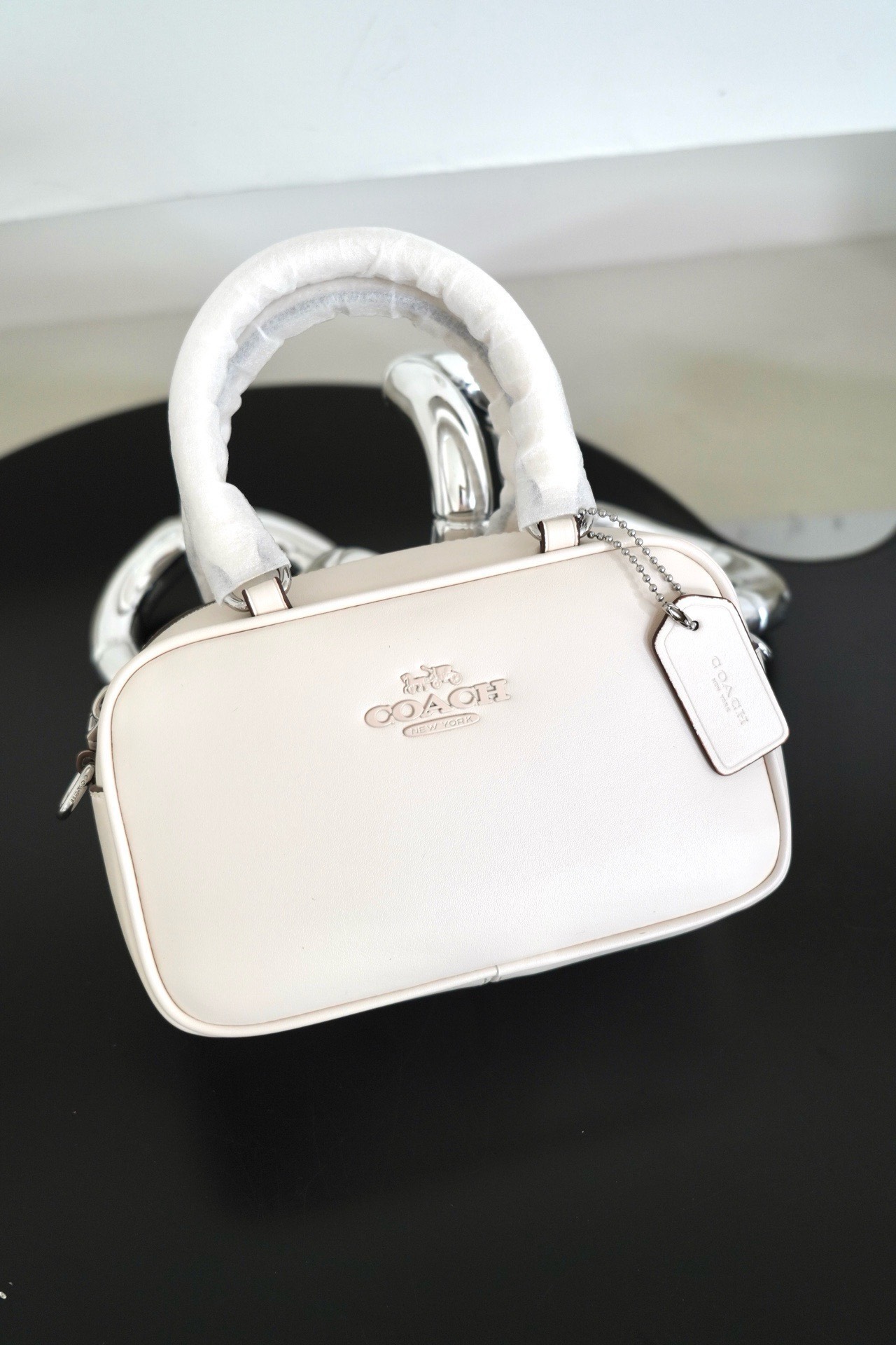 蔻驰6月新款!蔻驰保龄球包包