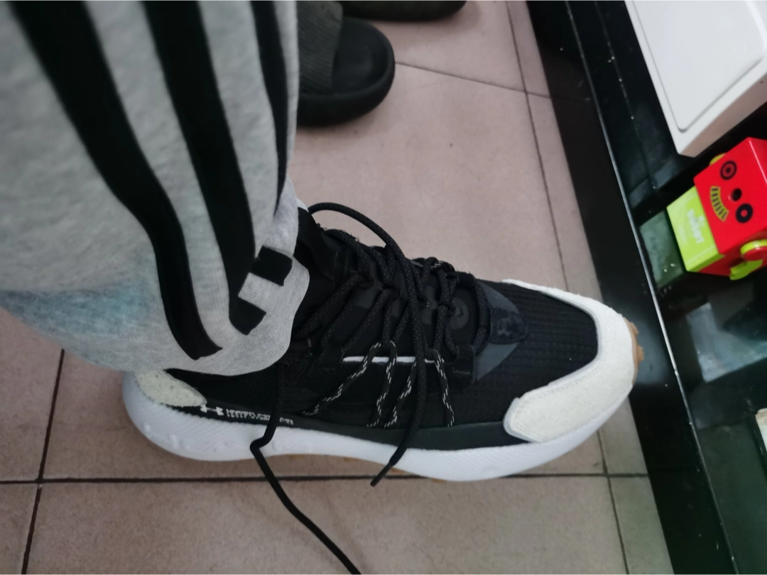 custom review-Under Armour VENTURE PRO Амортизация Износостойкий Низкий Топ Повседневная Обувь Унисекс Черный Белый