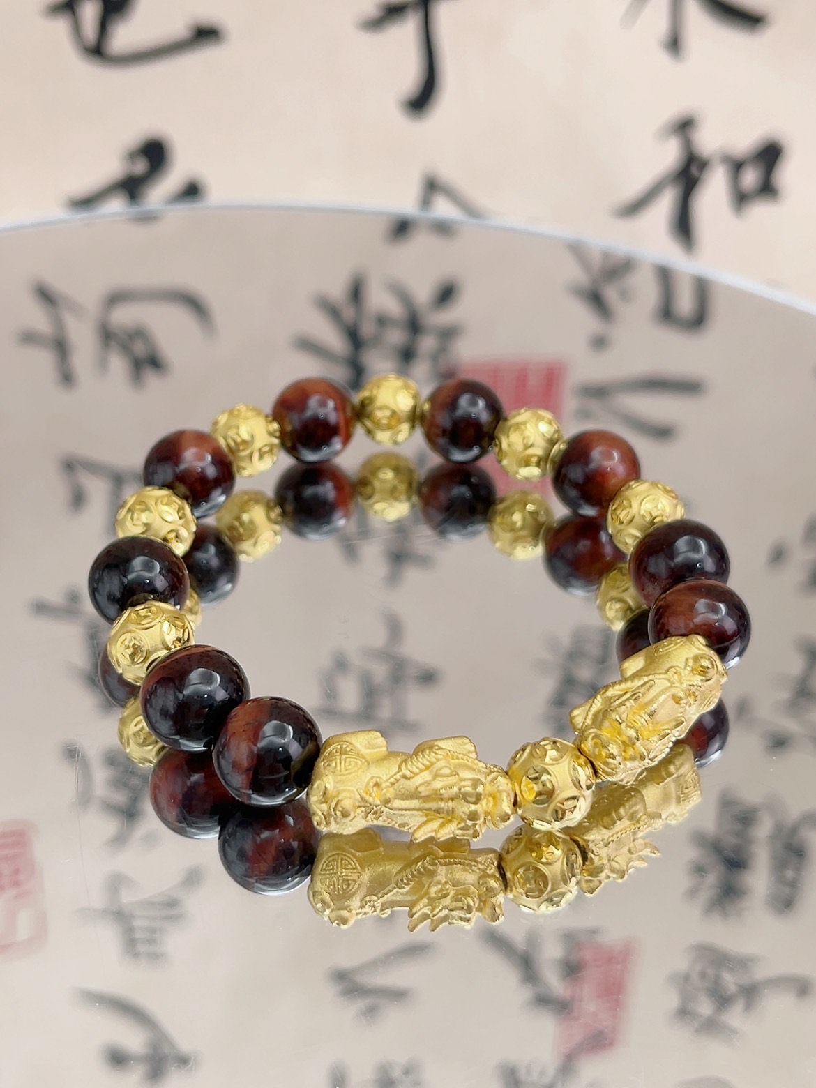 黄金貔貅红虎眼石手串