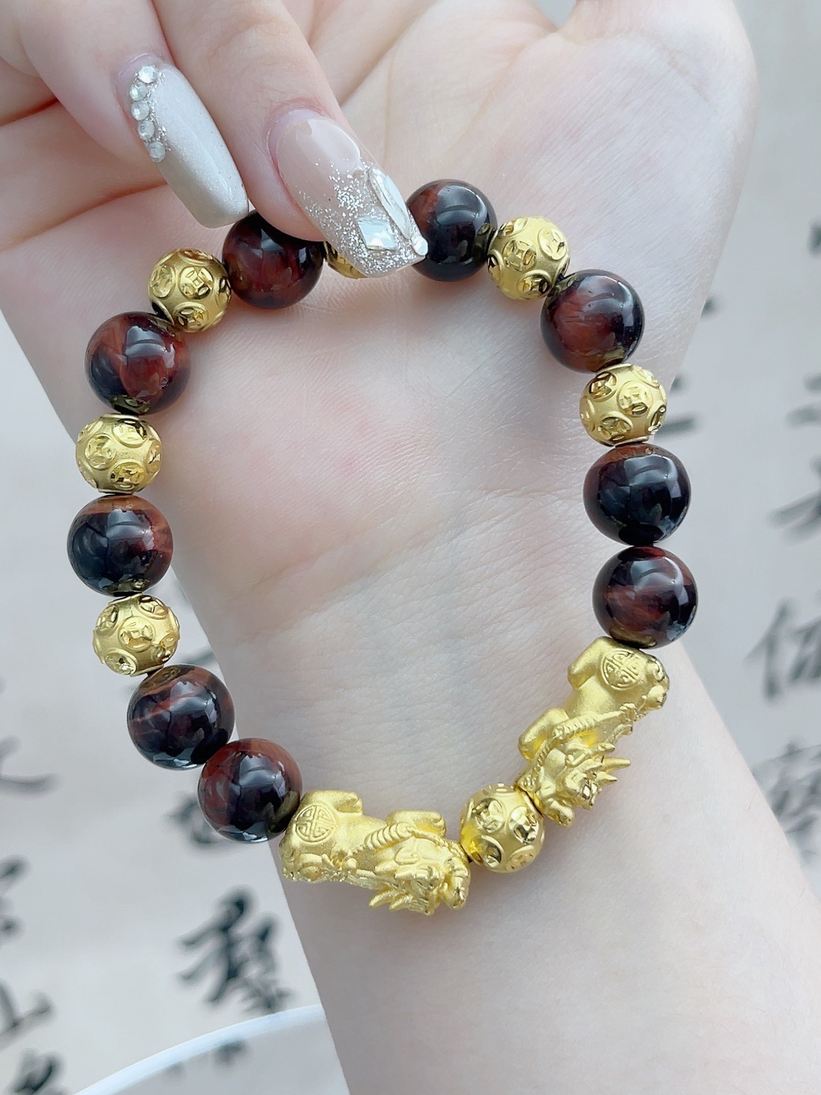 黄金貔貅红虎眼石手串