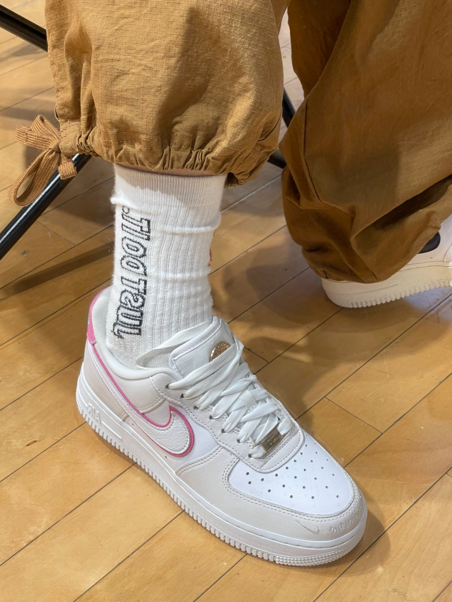 耐克空军一号板鞋   白棕粉女款