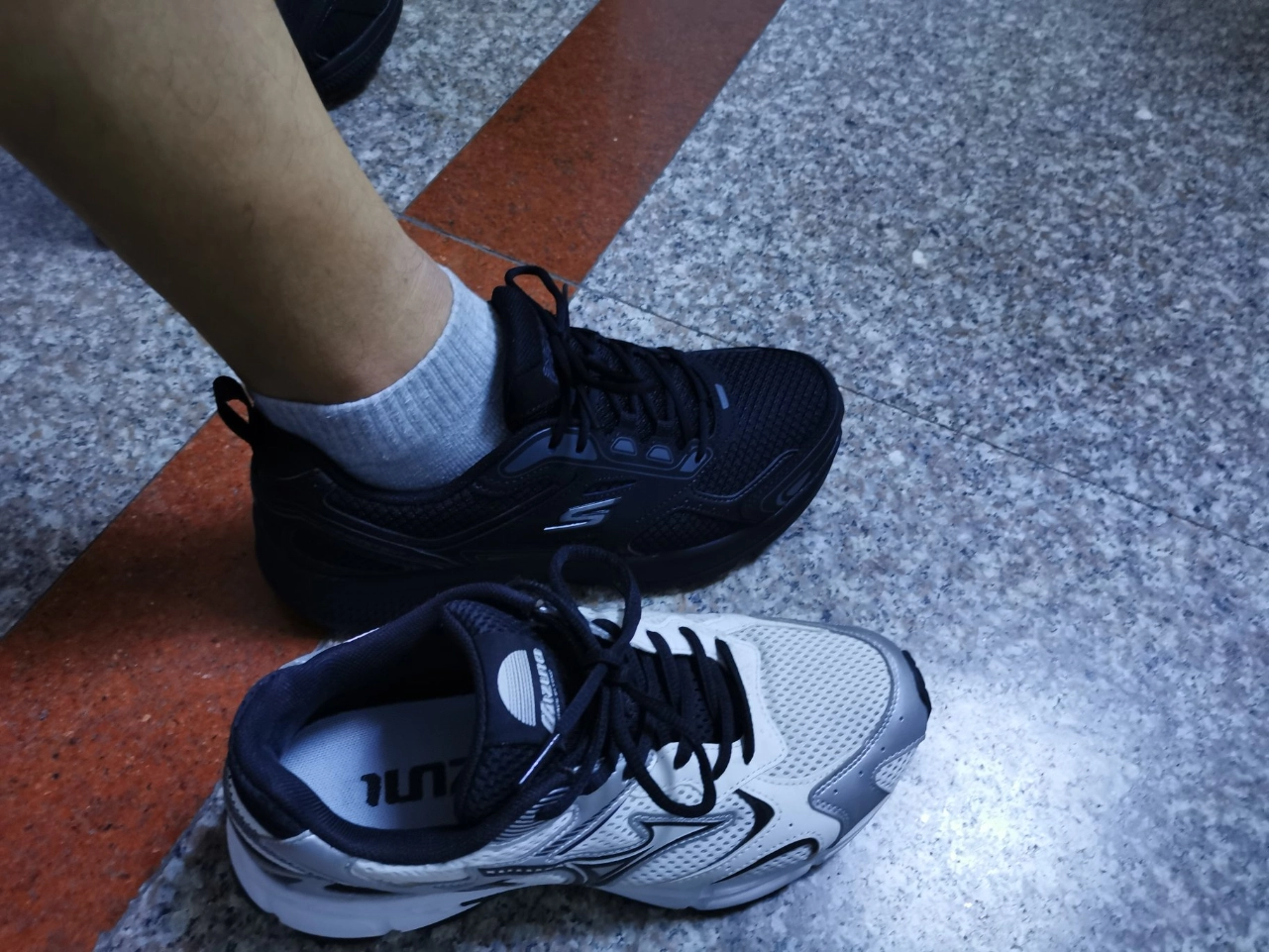 custom review-Skechers Go Run Consistent Амортизация Дышащий И Устойчивый Дизайн Низкий Топ Спринт Беговые кроссовки Мужской Черный