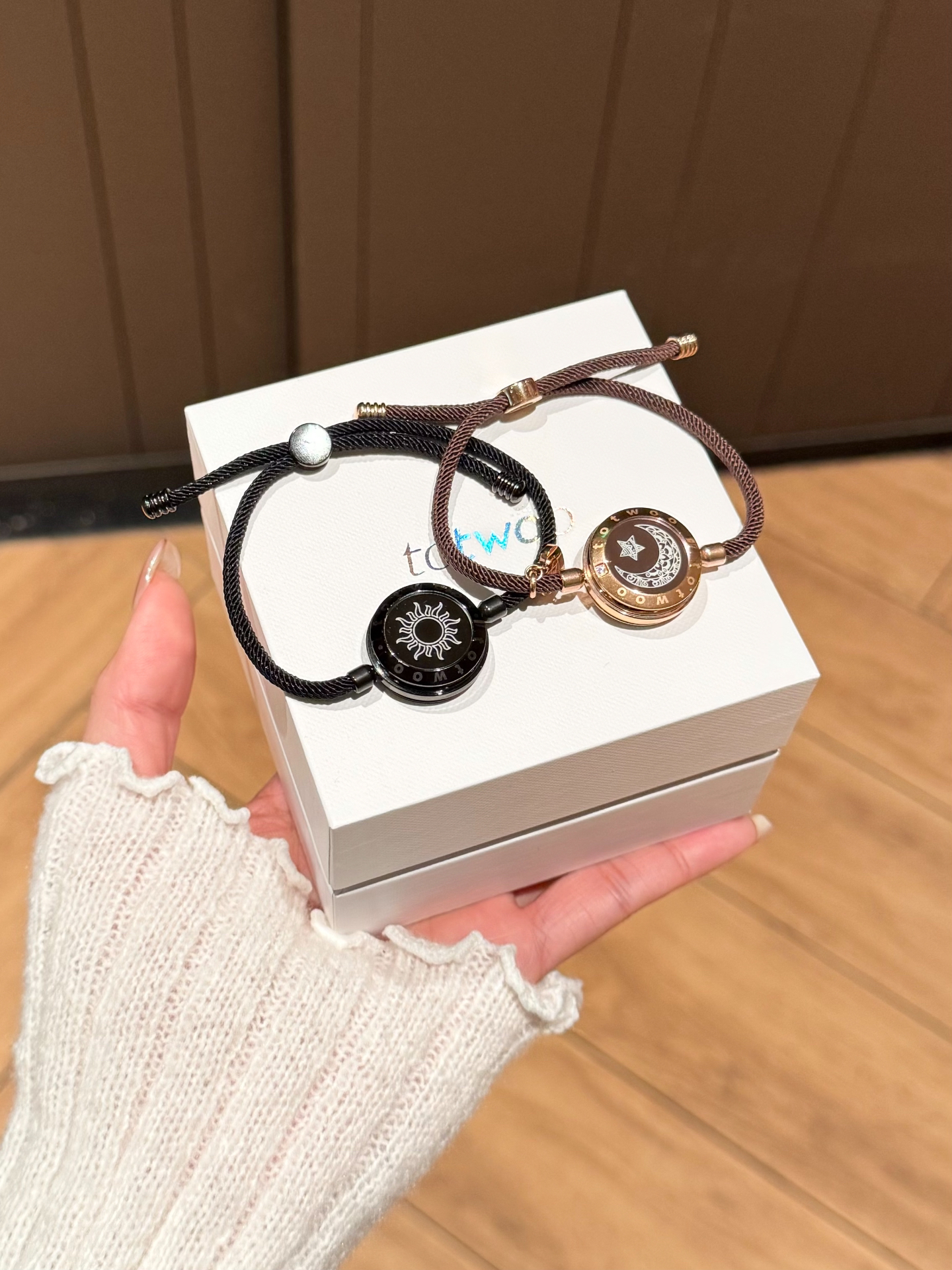 异地情侣戴心动感应手链真滴嘎嘎浪漫