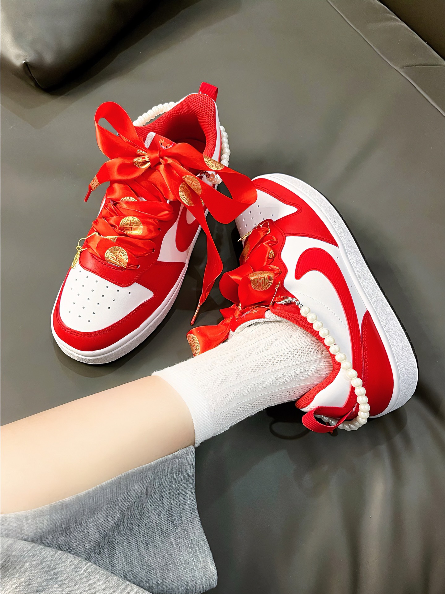 呜呜沦陷了!这双中国红板鞋好适合结婚穿啊!