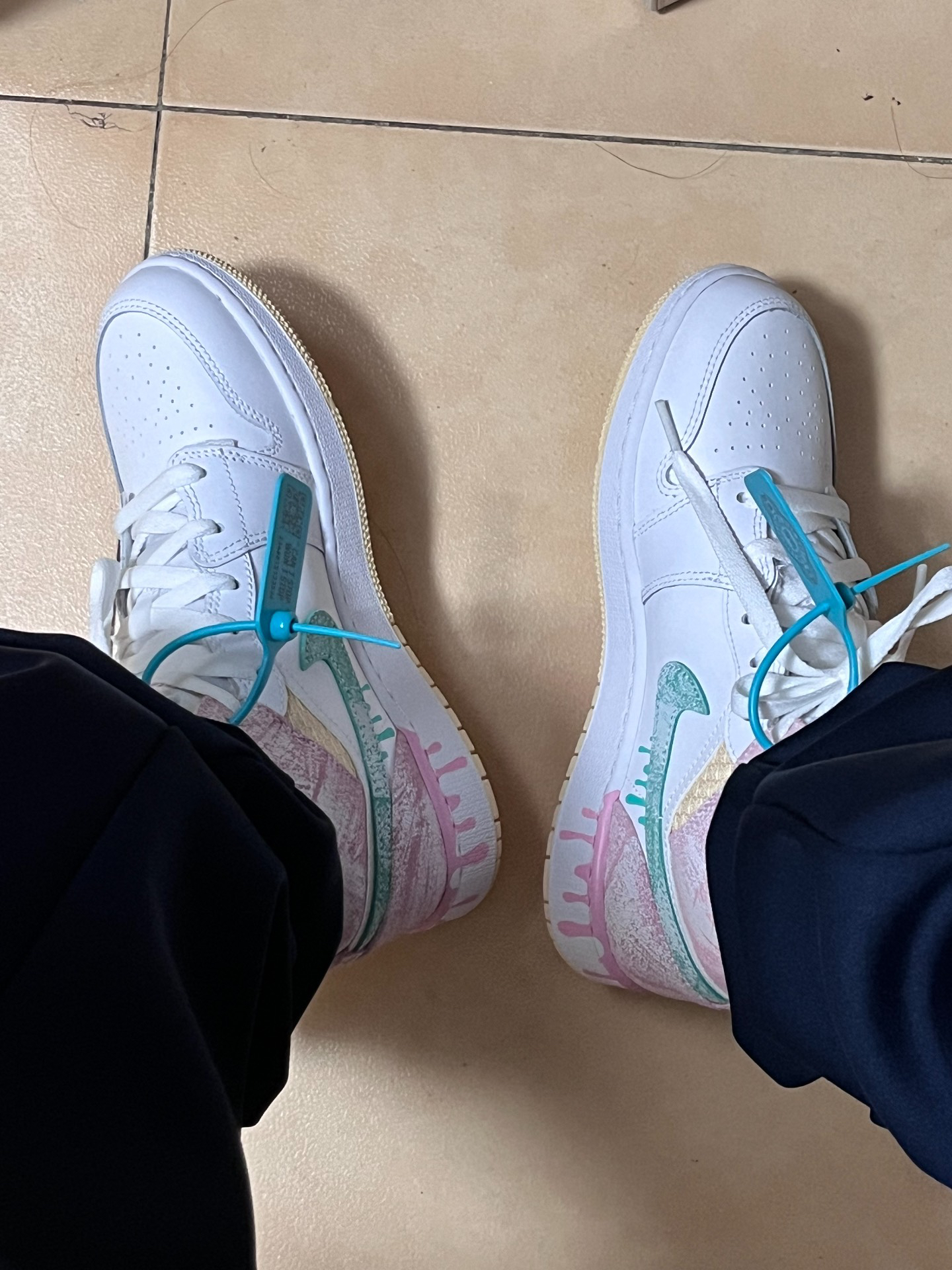 custom review-Jordan 1 MID Противоскользящий Устойчивый к истиранию MID Топ Детские Баскетбольные кроссовки Белый Розовый