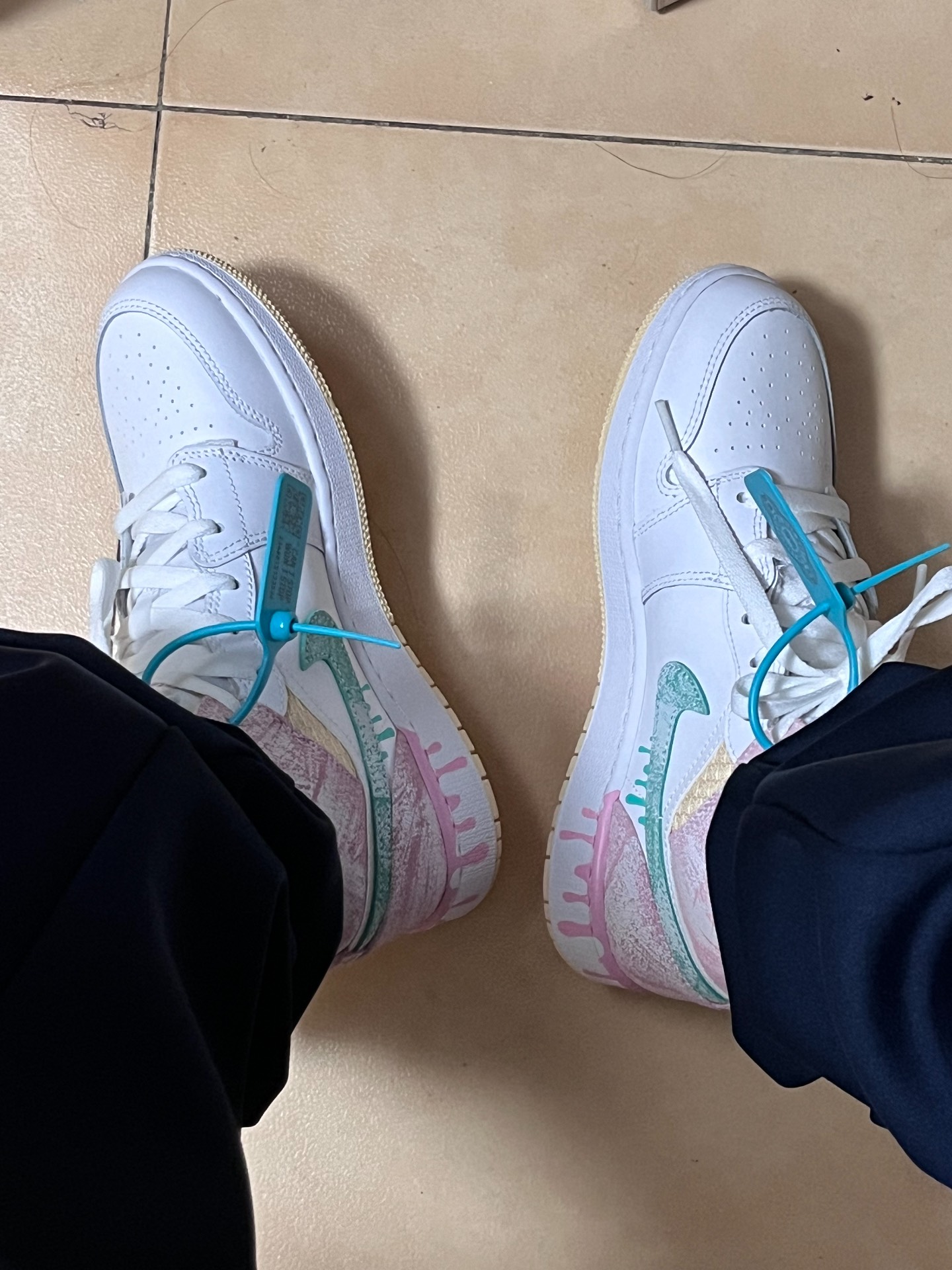 custom review-Jordan 1 MID Противоскользящий Устойчивый к истиранию MID Топ Детские Баскетбольные кроссовки Белый Розовый