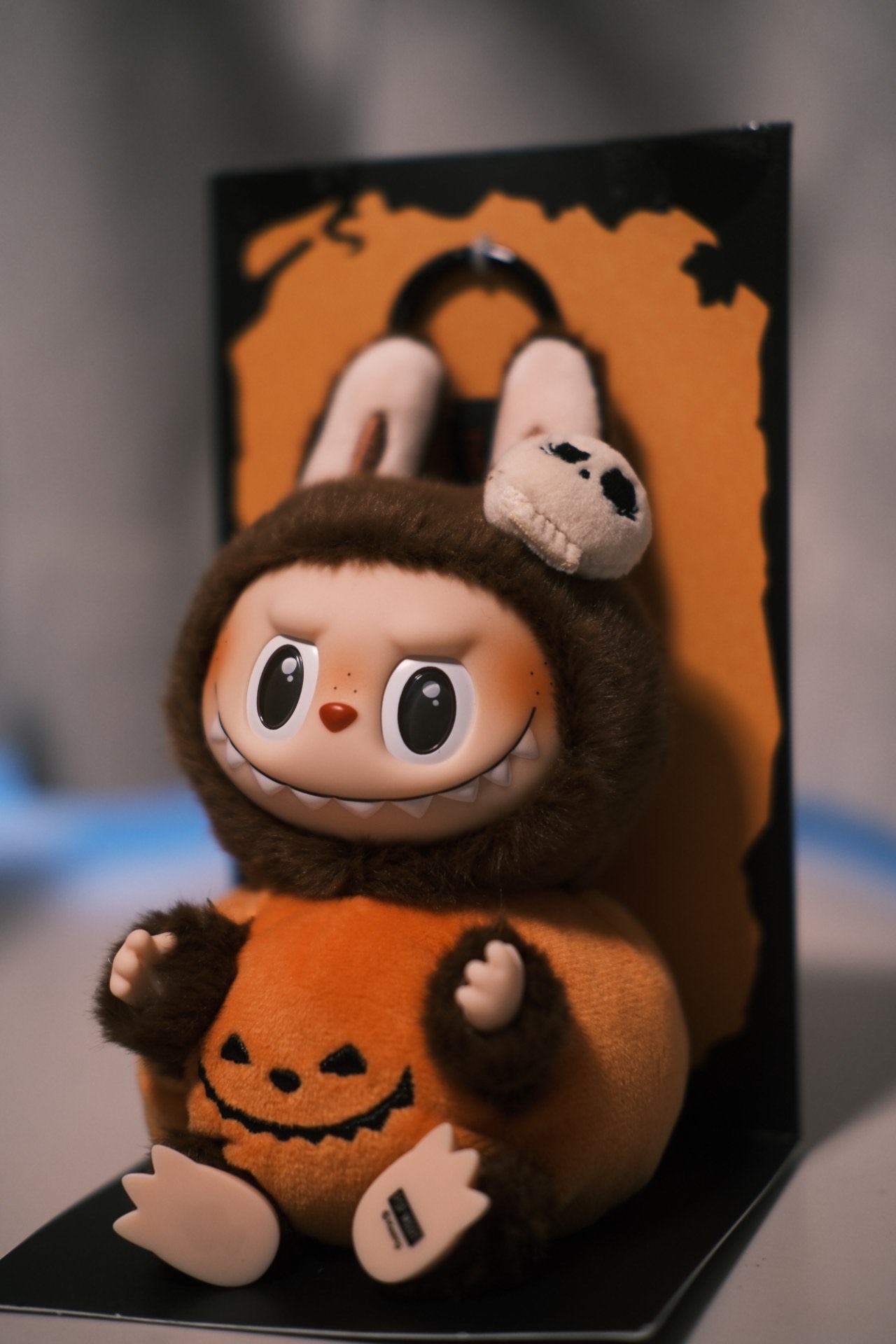 custom review-POP MART LABUBU Happy Halloween Party Виниловая Плюшевая Подвеска Сидящая Тыква Коллекционная Фигурка 15см