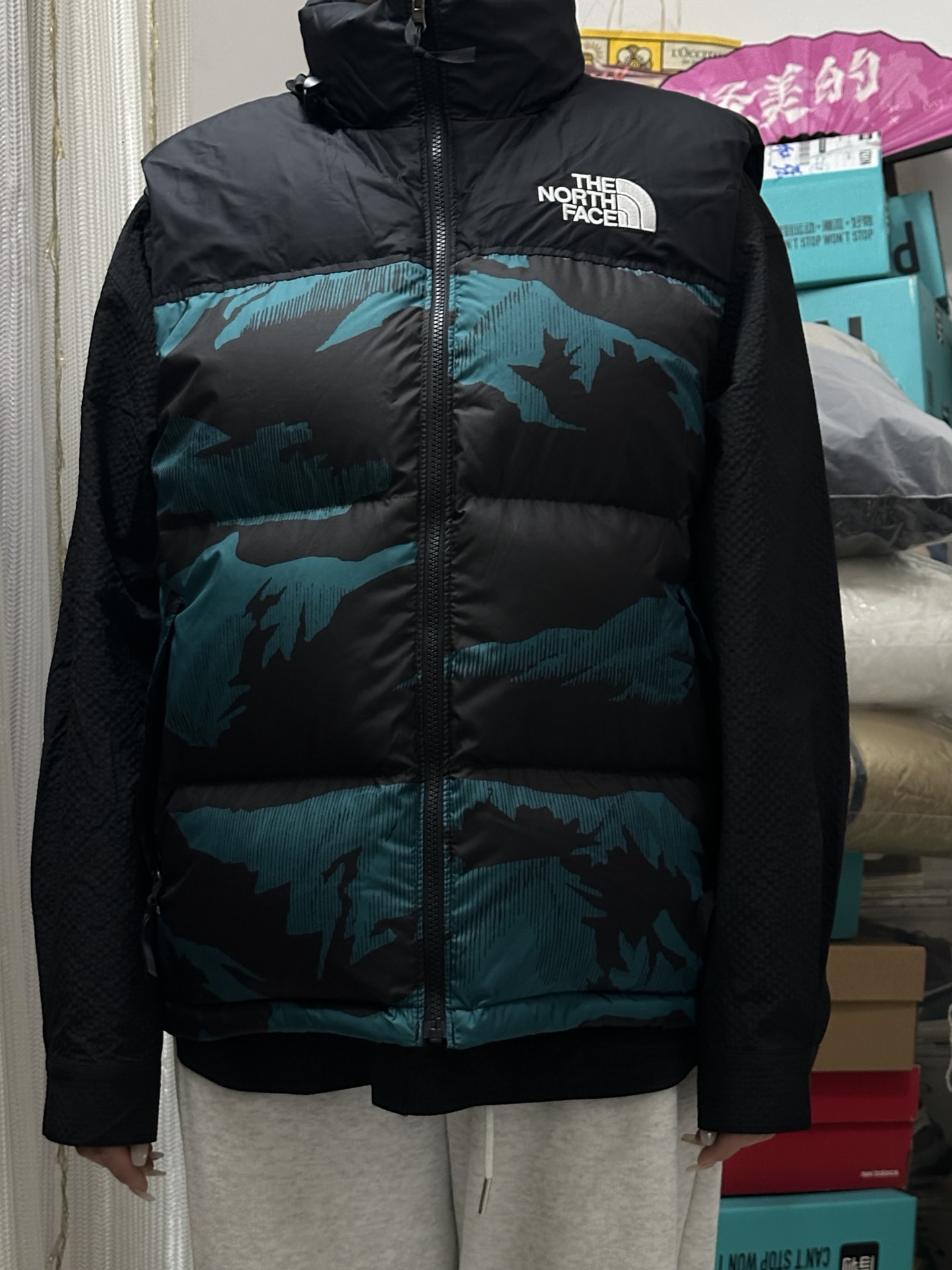 雪山之巅的配色,很耐脏啊,因为脏了也看不出来