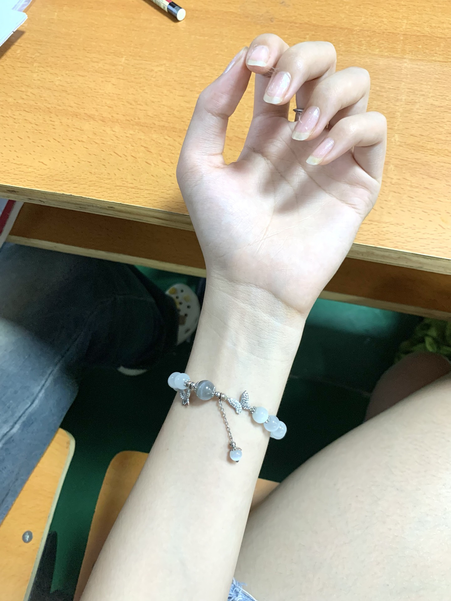 02 女大|坚持护肤后感觉手真的变白啦!