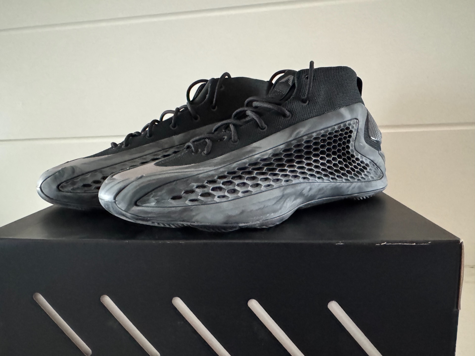 custom review-Adidas A.E. 1 MID Топ Баскетбольные кроссовки Мужской Черный Серый