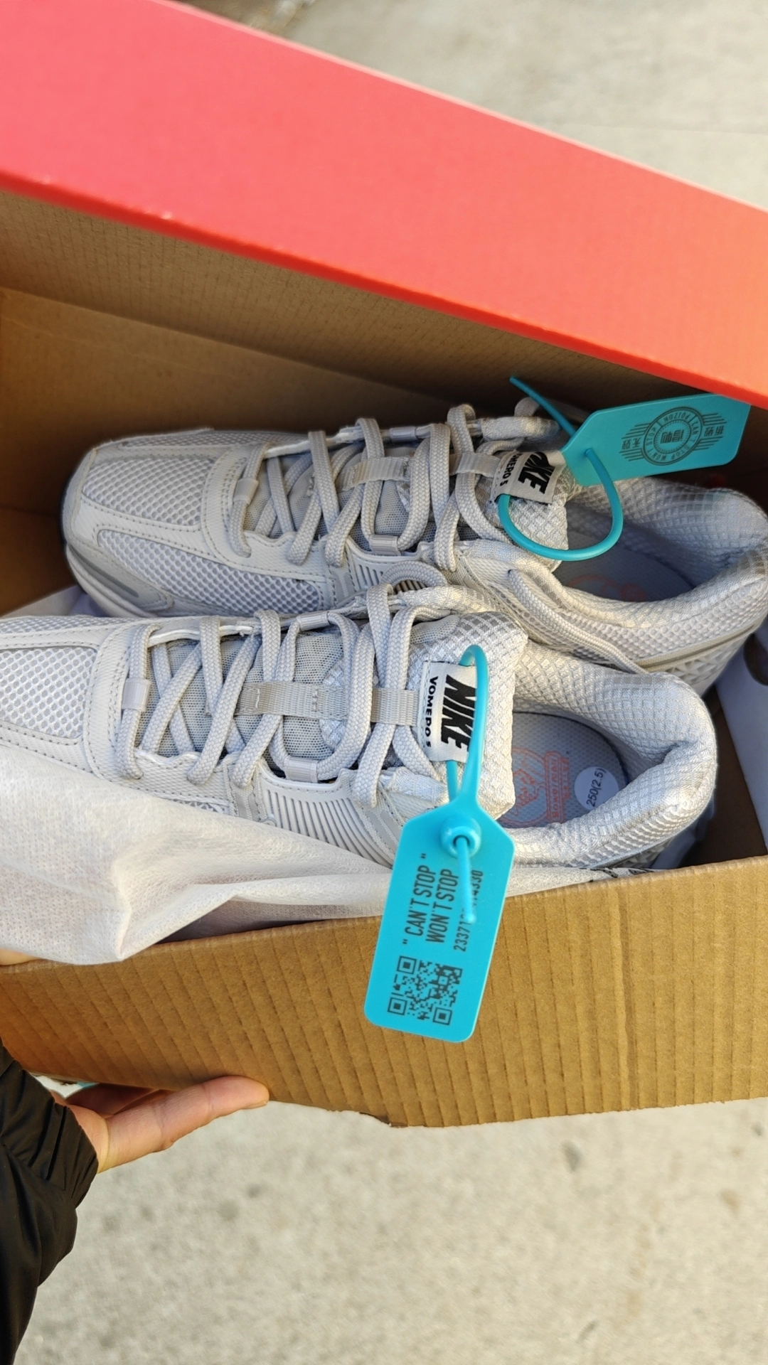 custom review-Nike Air Zoom Vomero 5 Устойчивый к истиранию Низкий Топ Воздушная подушка Повседневная Обувь для тренировок Городская Коммутерская Беговая Обувь Унисекс Серый