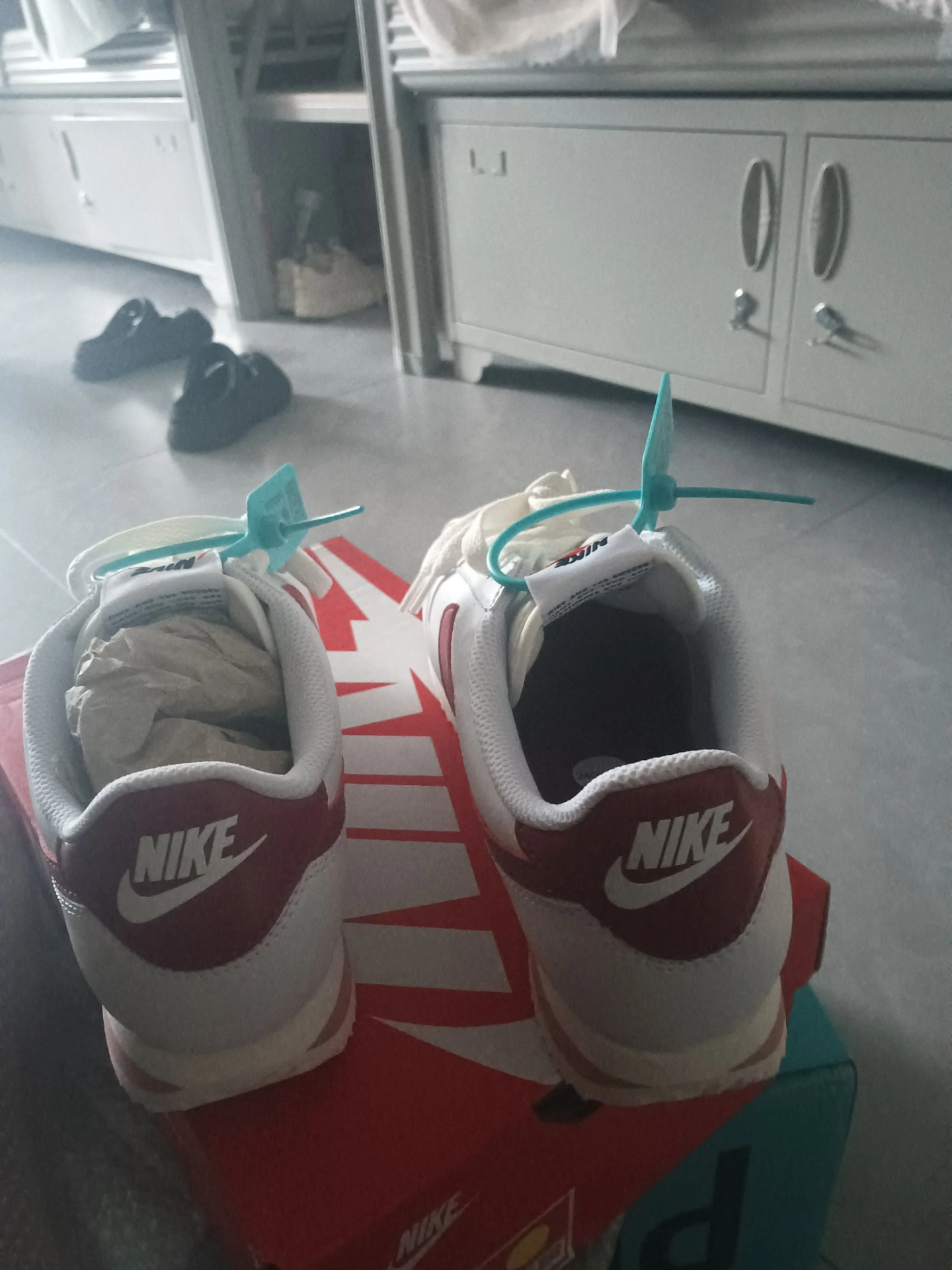 custom review-Nike Cortez Low Топ Повседневный Городской Коммутирование Беговые кроссовки Женские Белые Красные