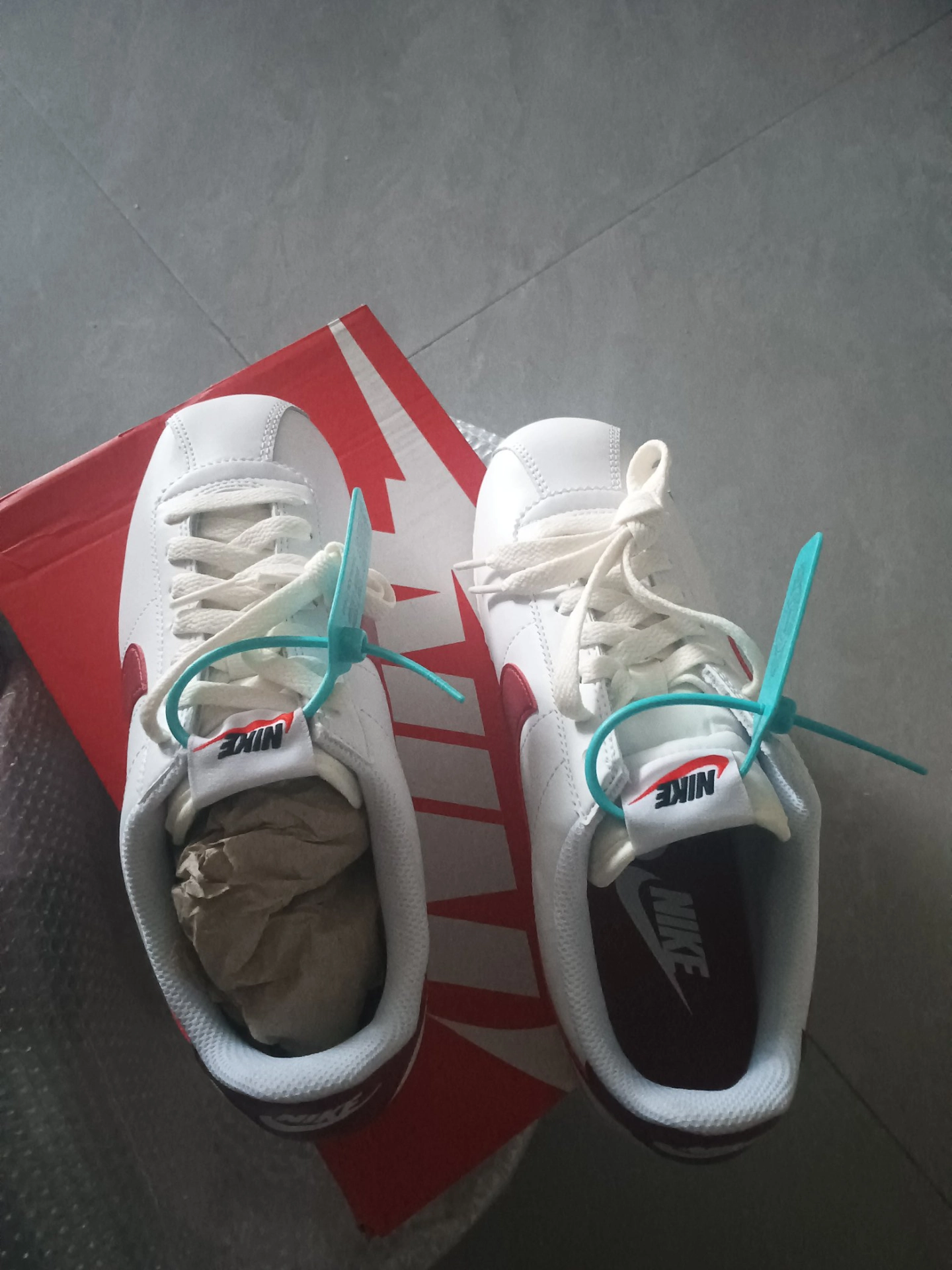 custom review-Nike Cortez Low Топ Повседневный Городской Коммутирование Беговые кроссовки Женские Белые Красные