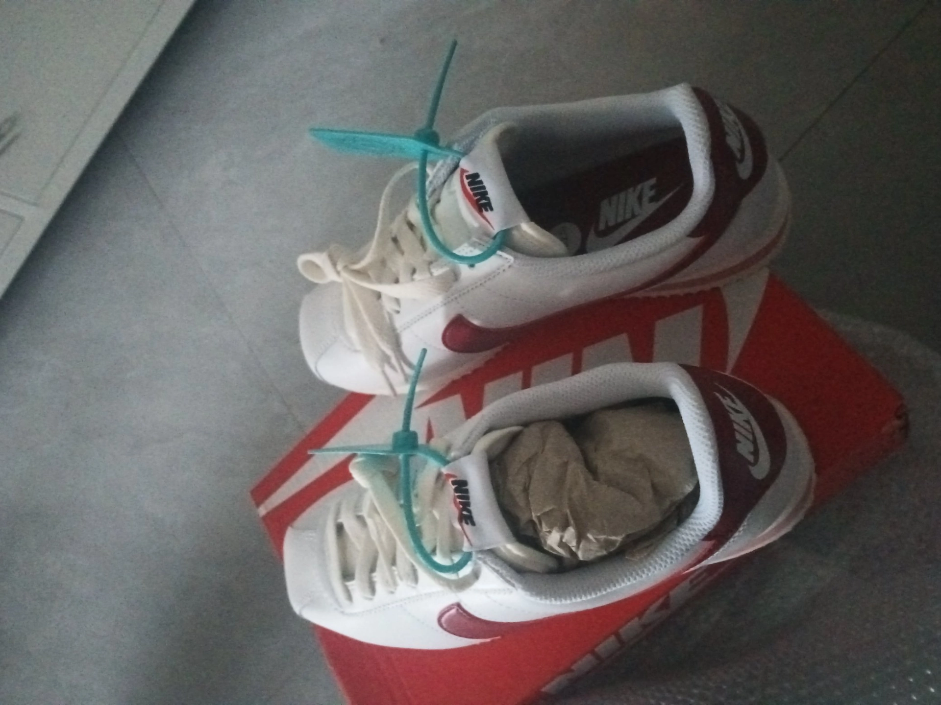 custom review-Nike Cortez Low Топ Повседневный Городской Коммутирование Беговые кроссовки Женские Белые Красные