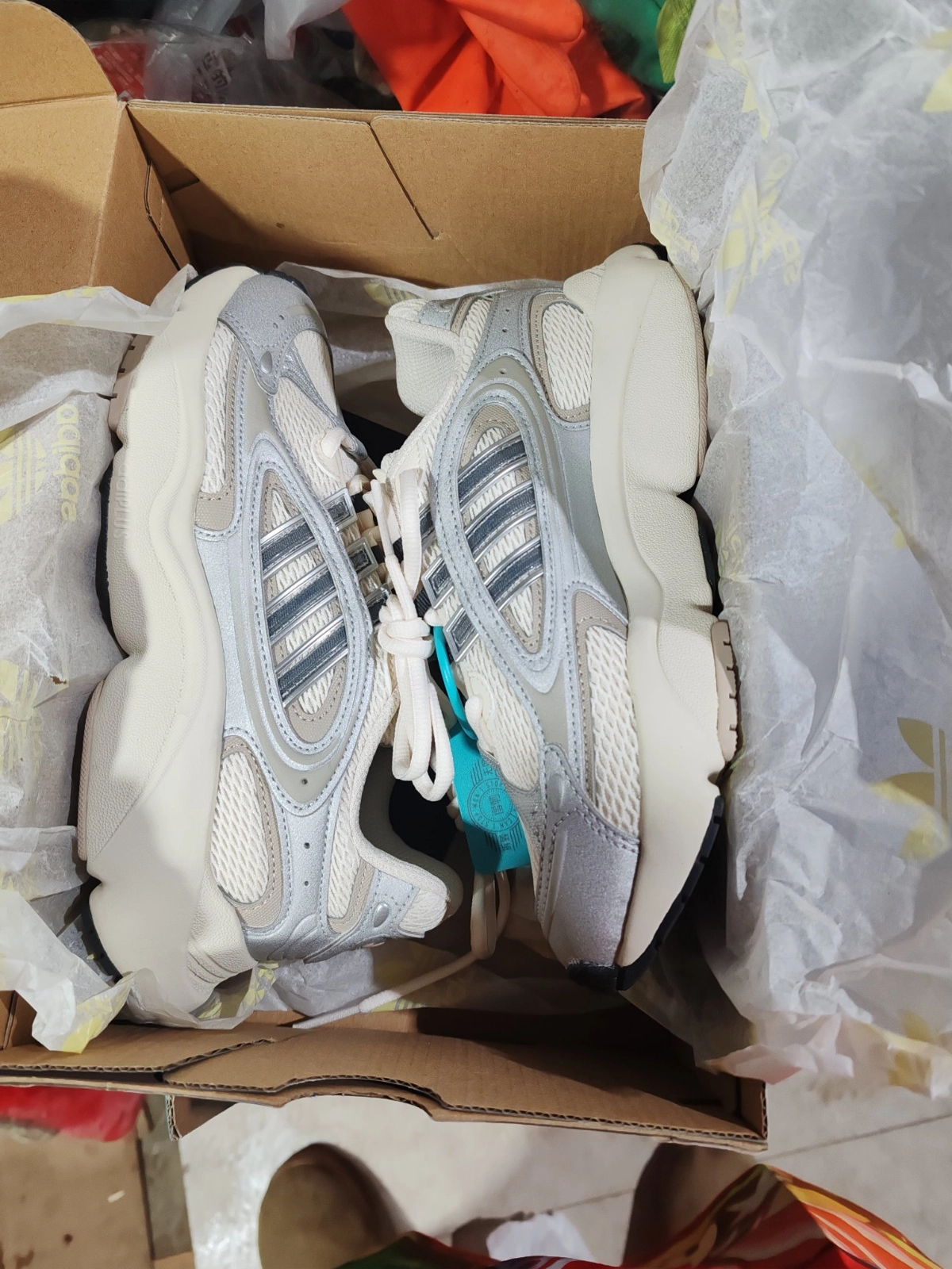 custom review-Adidas Originals Ozmillen Дышащий Низкий Топ Повседневные Беговые Кроссовки Женские Белые Серебристо-Серые