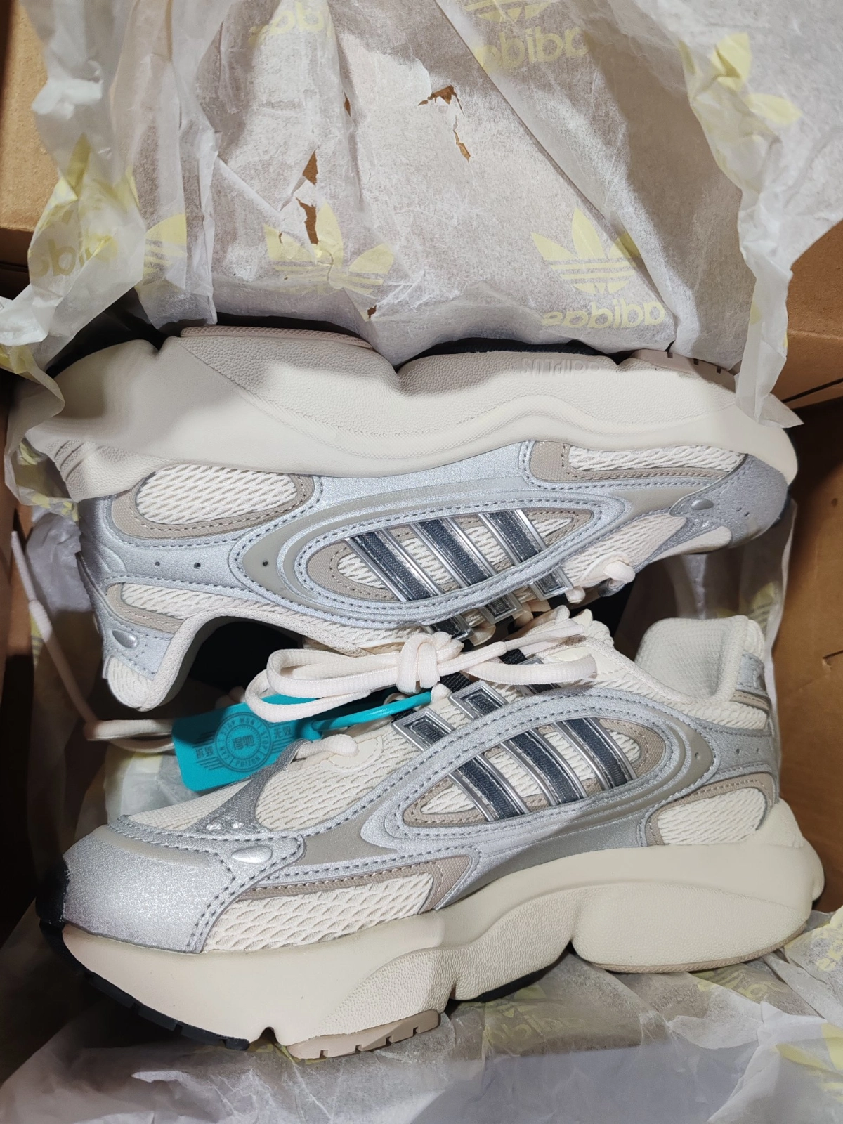 custom review-Adidas Originals Ozmillen Дышащий Низкий Топ Повседневные Беговые Кроссовки Женские Белые Серебристо-Серые