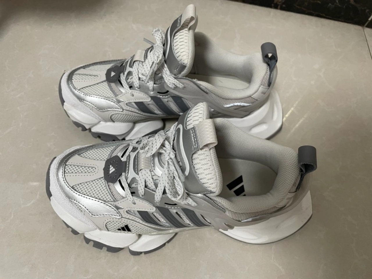 custom review-Adidas XLG RUNNER DELUXE Устойчивый к истиранию Низкий Топ Повседневные Городские Кроссовки для Коммуникативных Беговых Кроссовки Унисекс Серый Белый