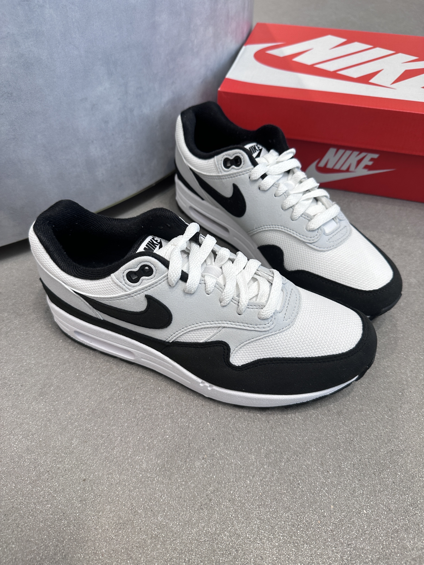 气垫鞋的快乐黑白灰