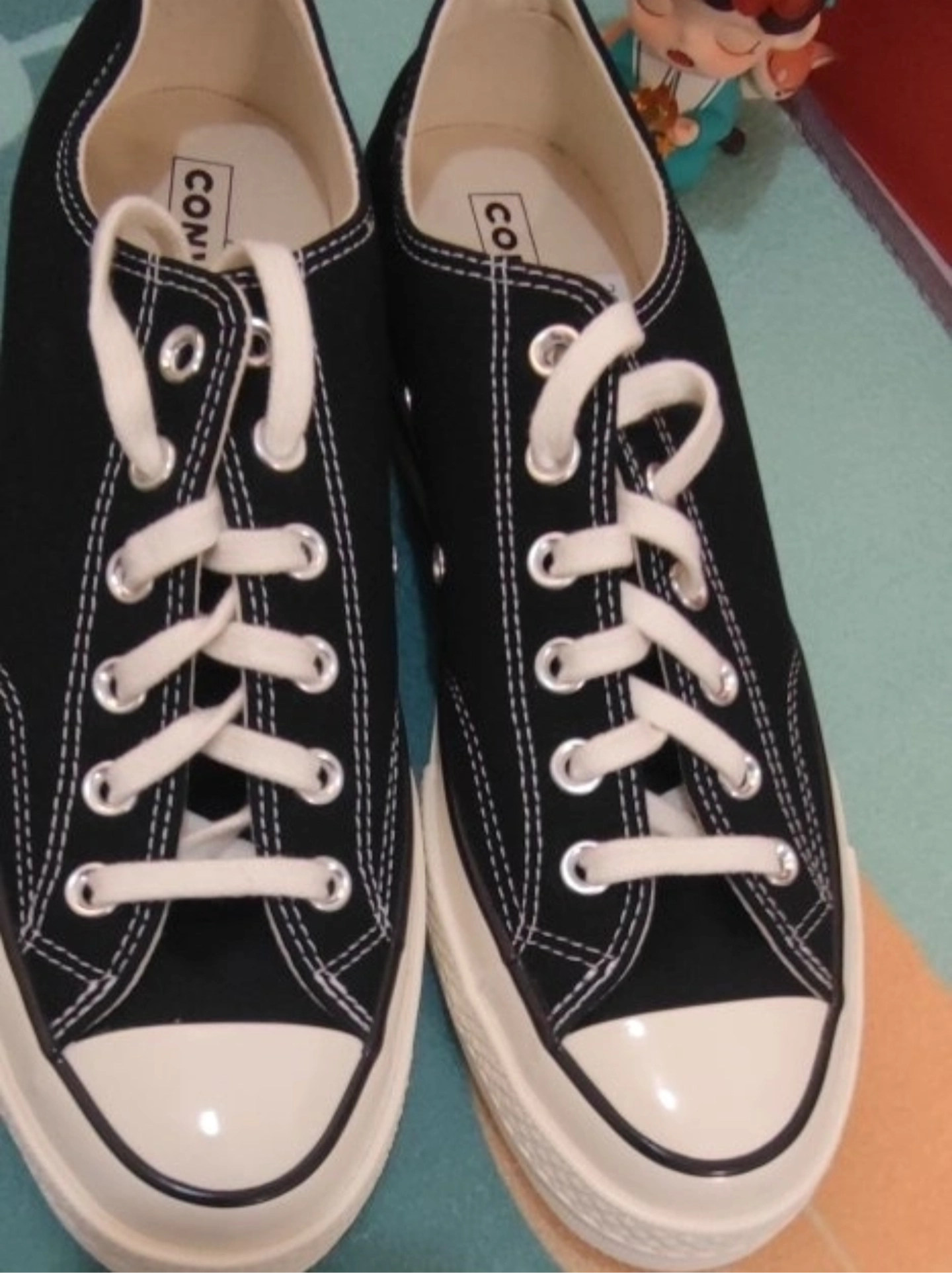 百穿不厌的匡威1970s黑白配色低帮帆布鞋