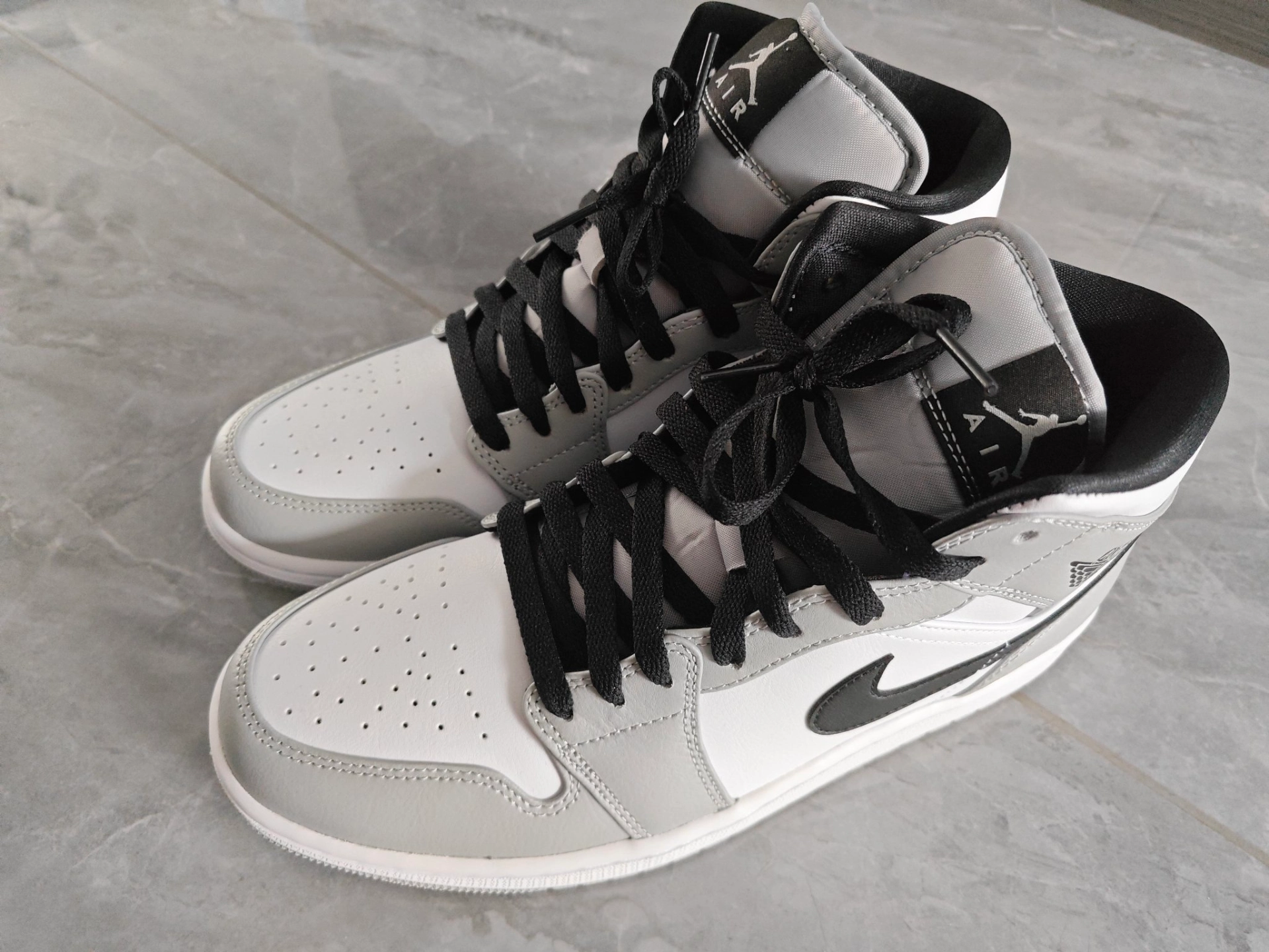 custom review-Air Jordan 1 Mid 'Smoke Grey'
