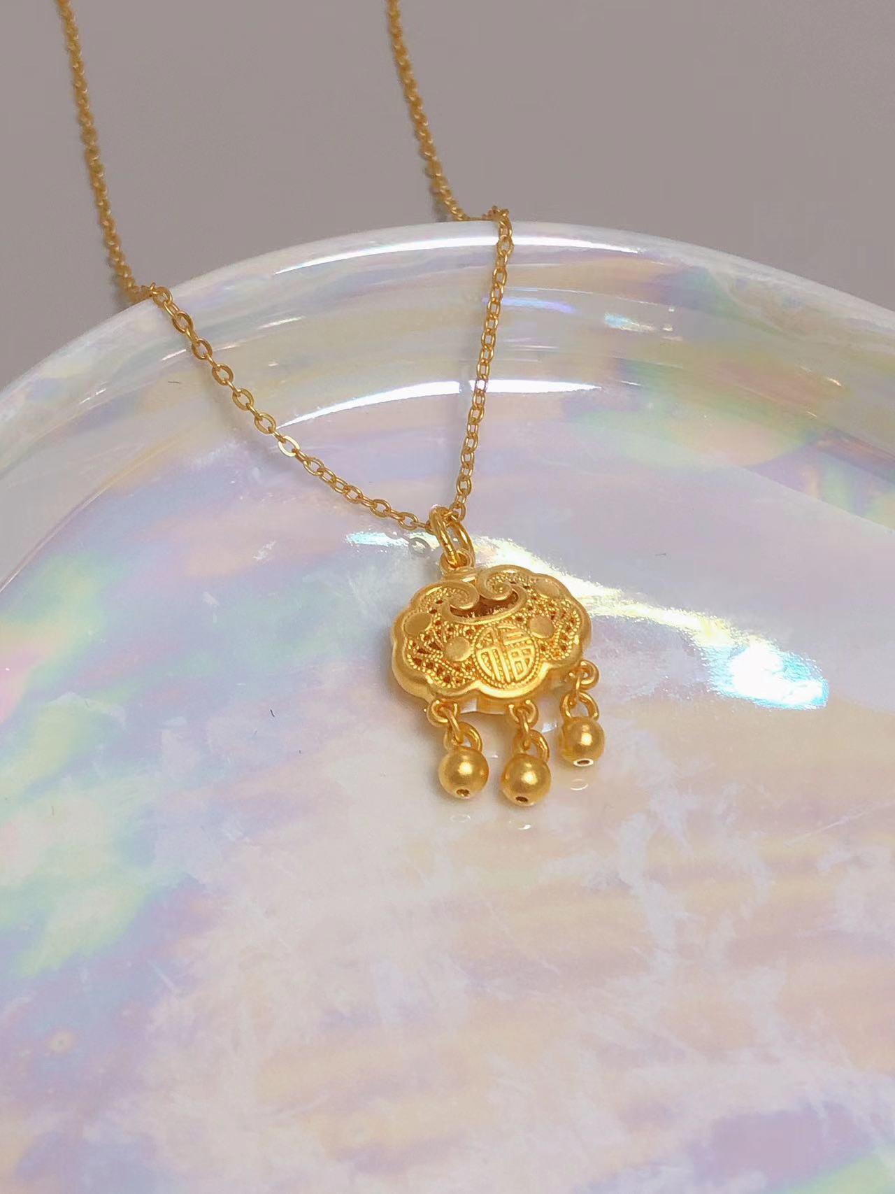 质感不错的黄金平安锁