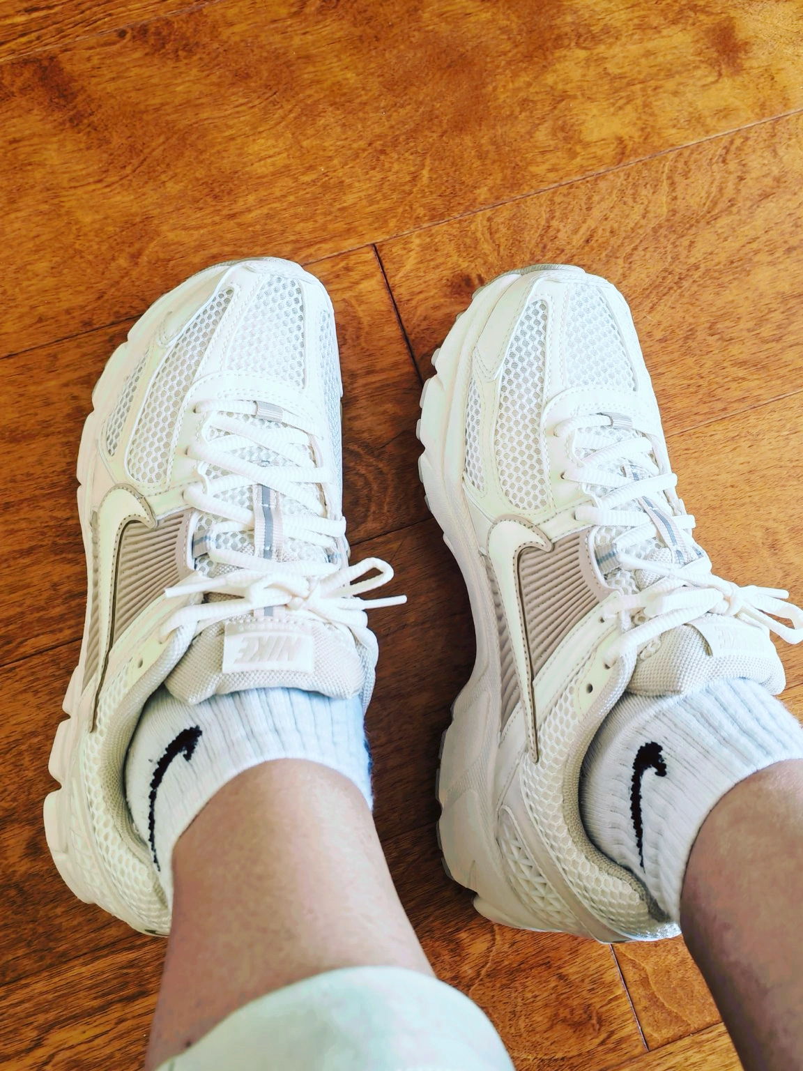 custom review-Nike Zoom Vomero 5 Sail Light Orewood Brown Women's