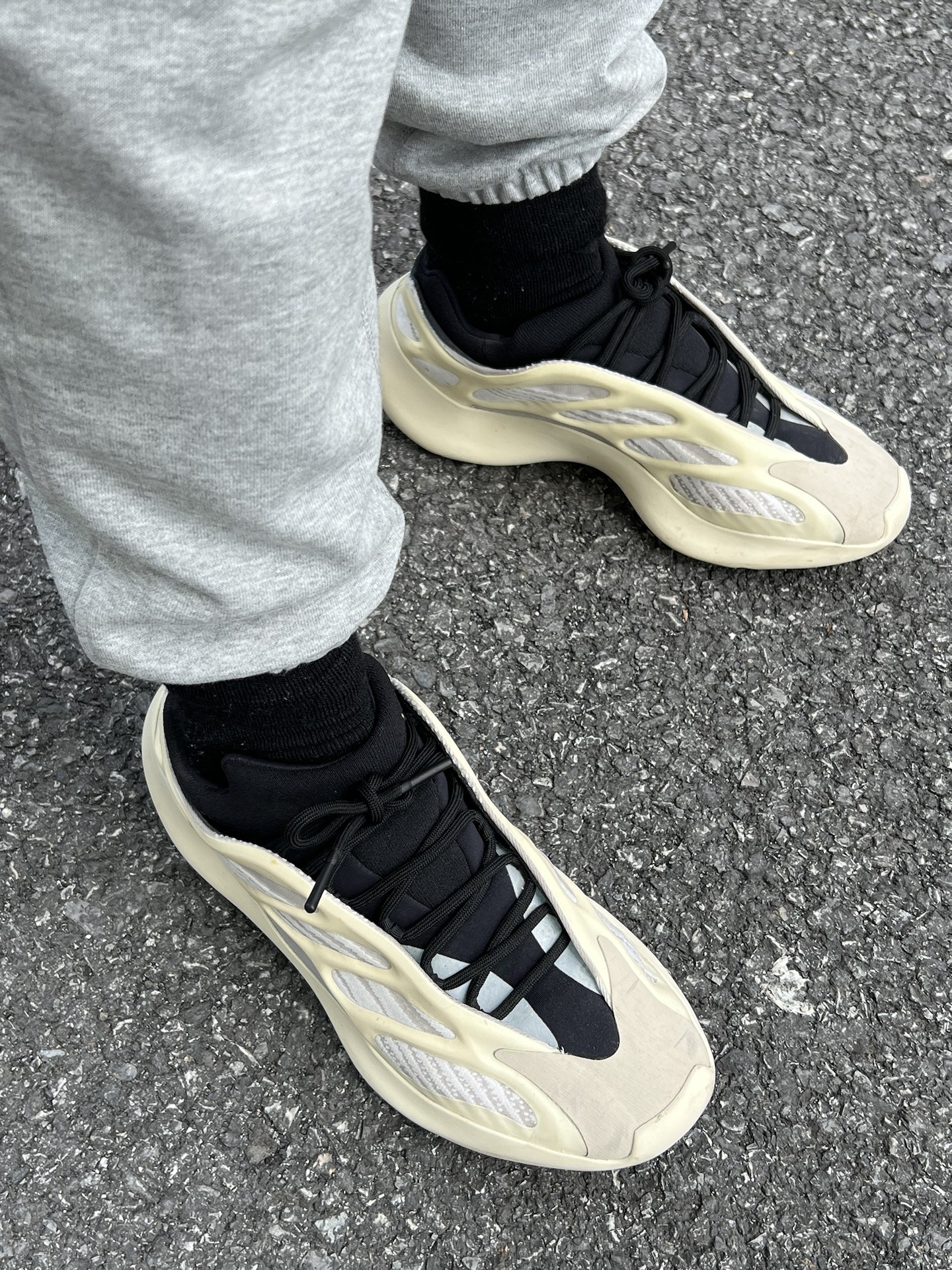 yeezy700V3穿裂了图片