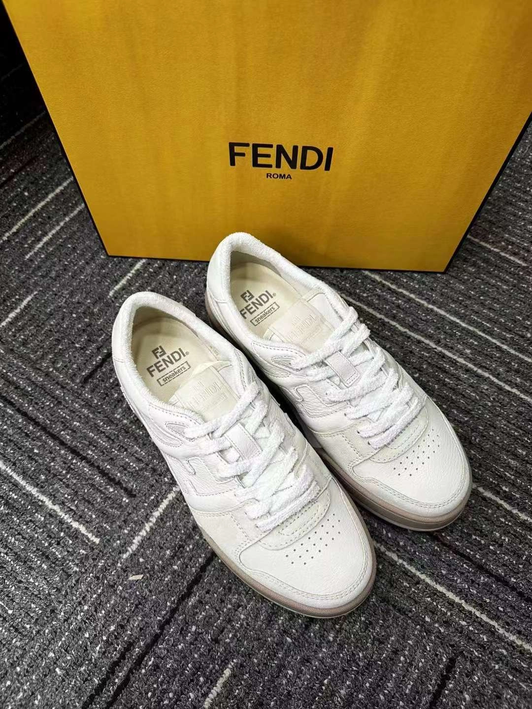 FENDl男鞋图片