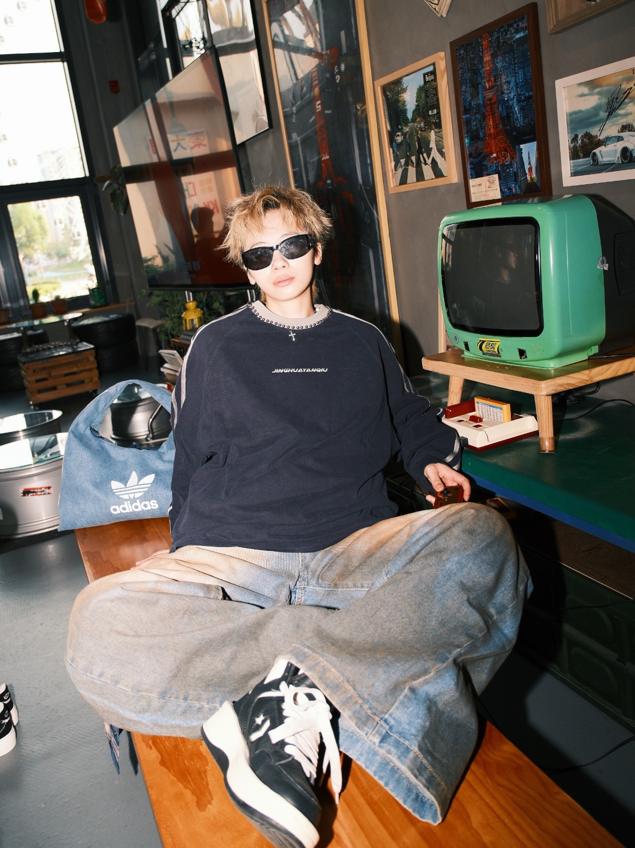 短发女生秋天这么穿,自带美式街头感