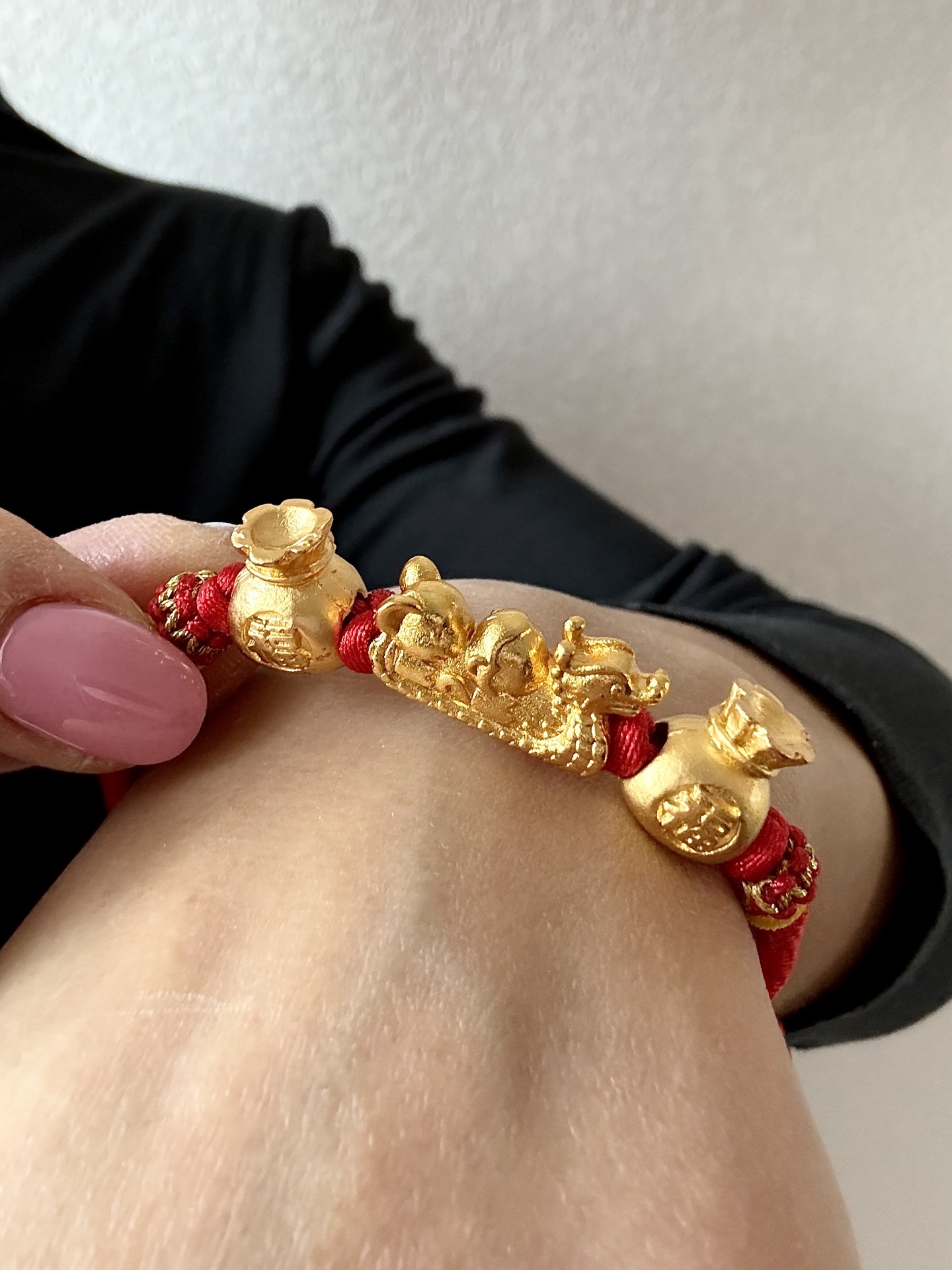🐉龙年行大运!本命红的生肖小金龙手串戴起来
