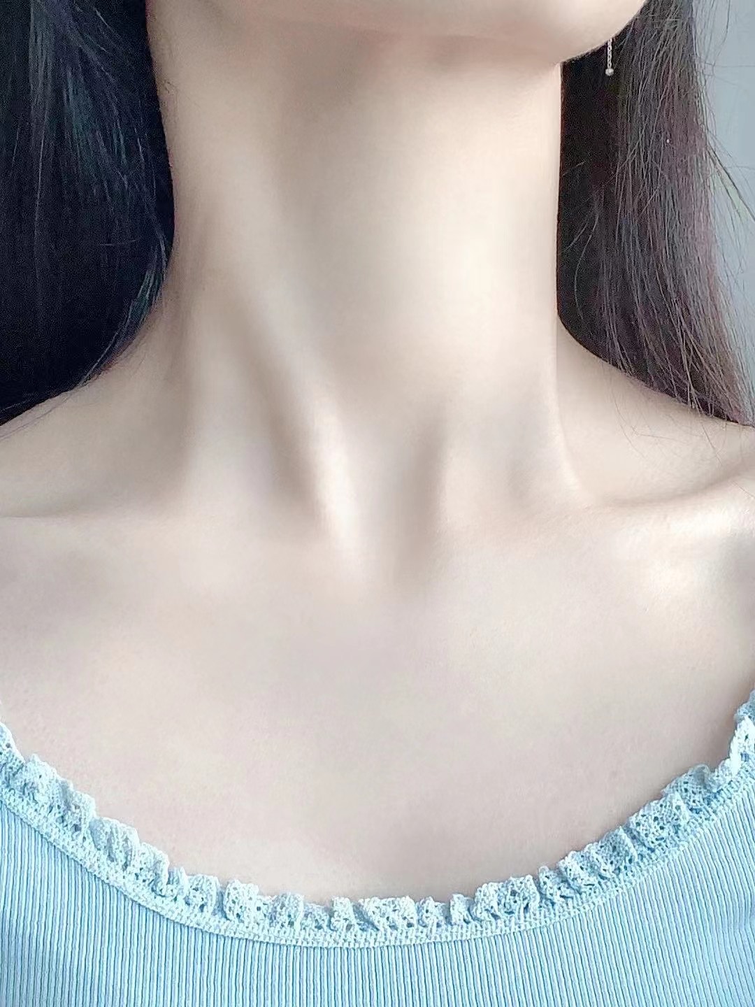 姐妹们,帮我我看看这个脖子好看吗?