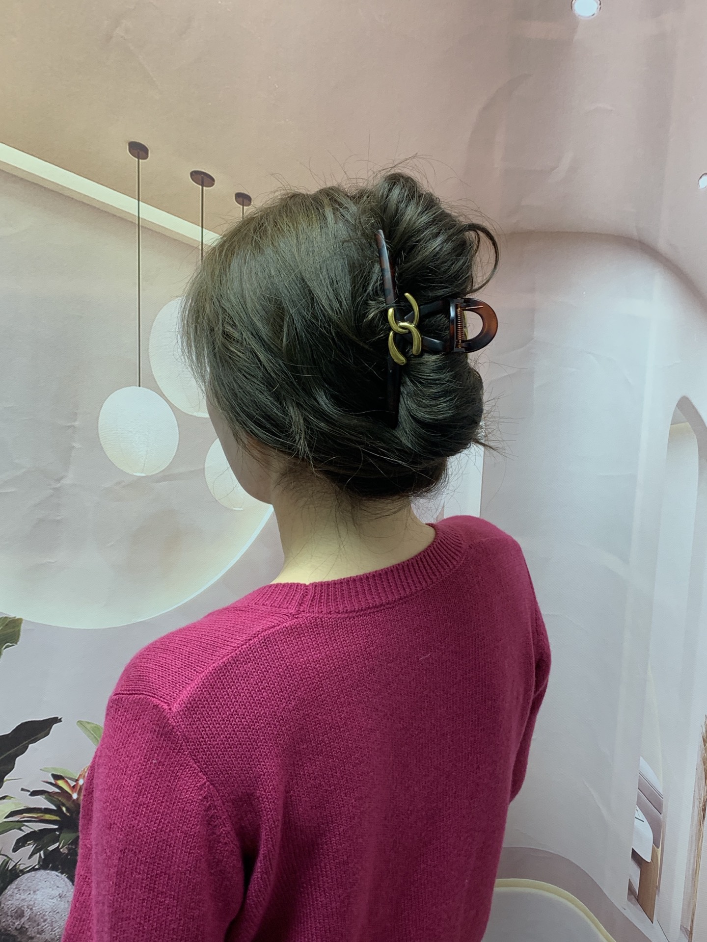 高颜值鲨鱼夹来喽发量多的女孩赶紧