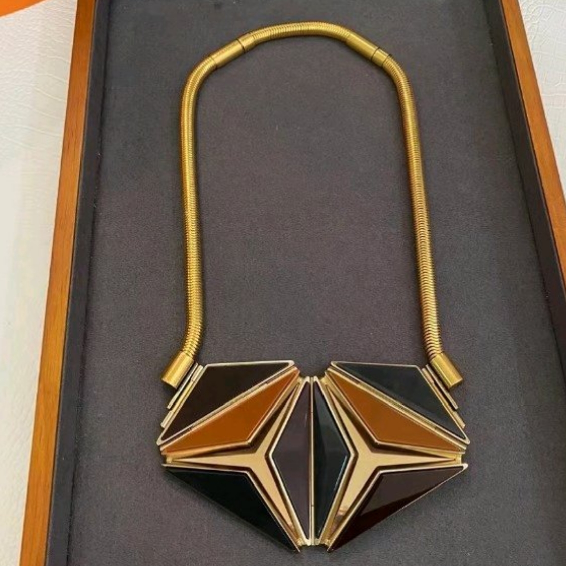 burberry巴宝莉重工夸张复古风几何宝石项链