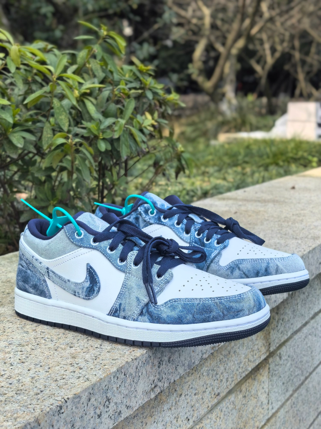 custom review-Jordan Air Jordan 1 Low SE Промытый деним Устойчивый к истиранию Низкий топ Винтажные баскетбольные кроссовки Мужские Белый Синий